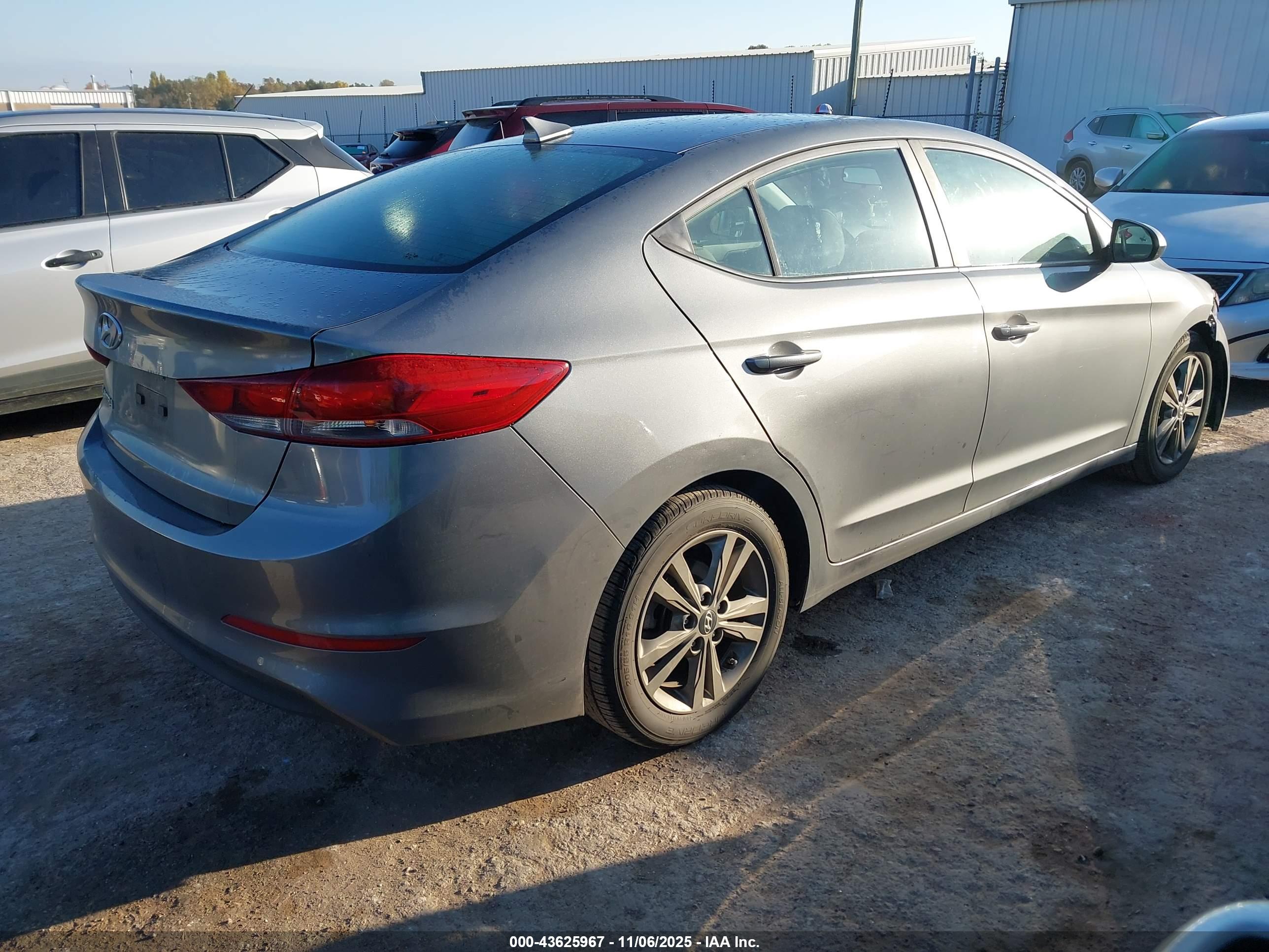 HYUNDAI ELANTRA image 4