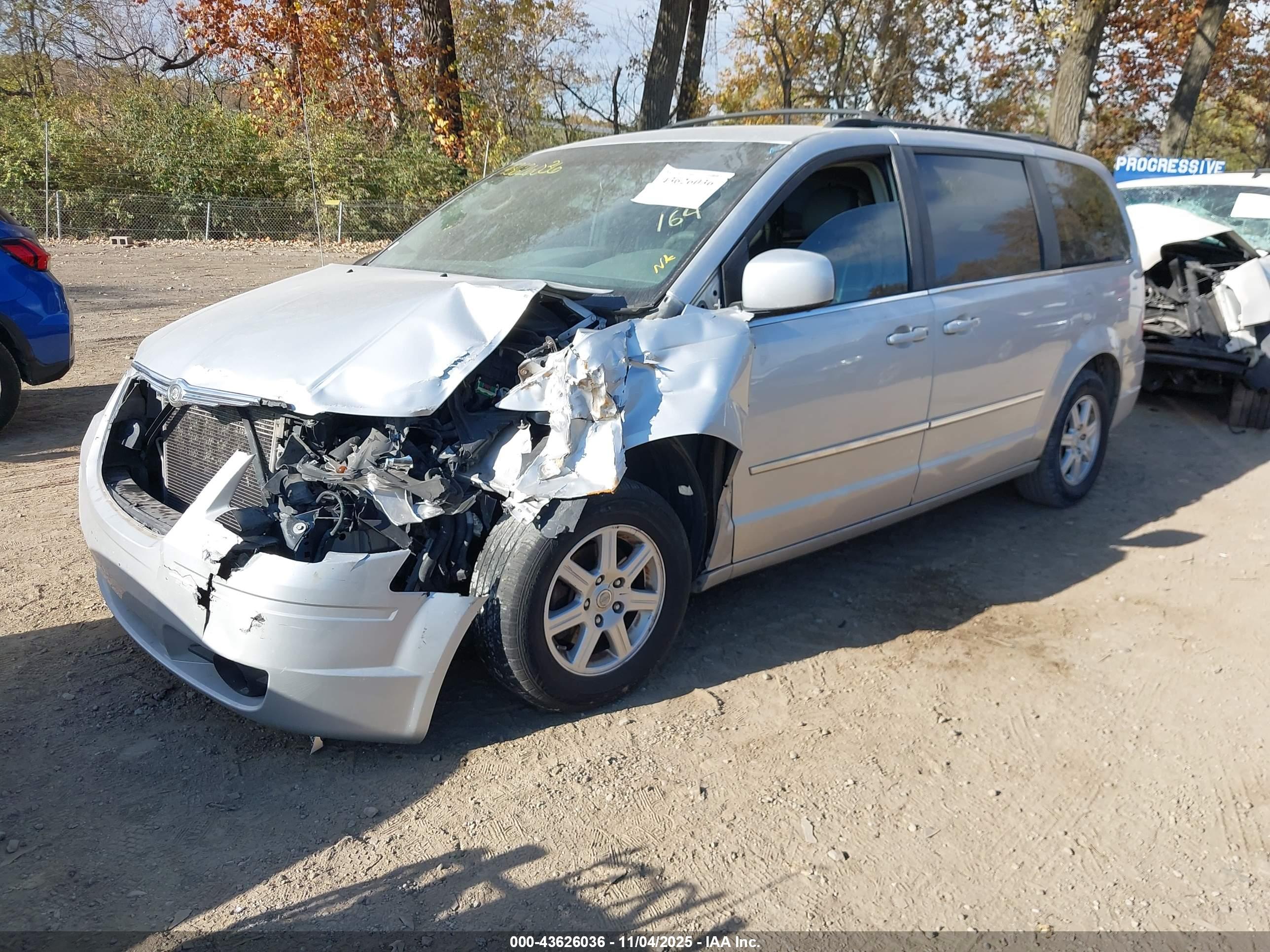 CHRYSLER TOWN image 2