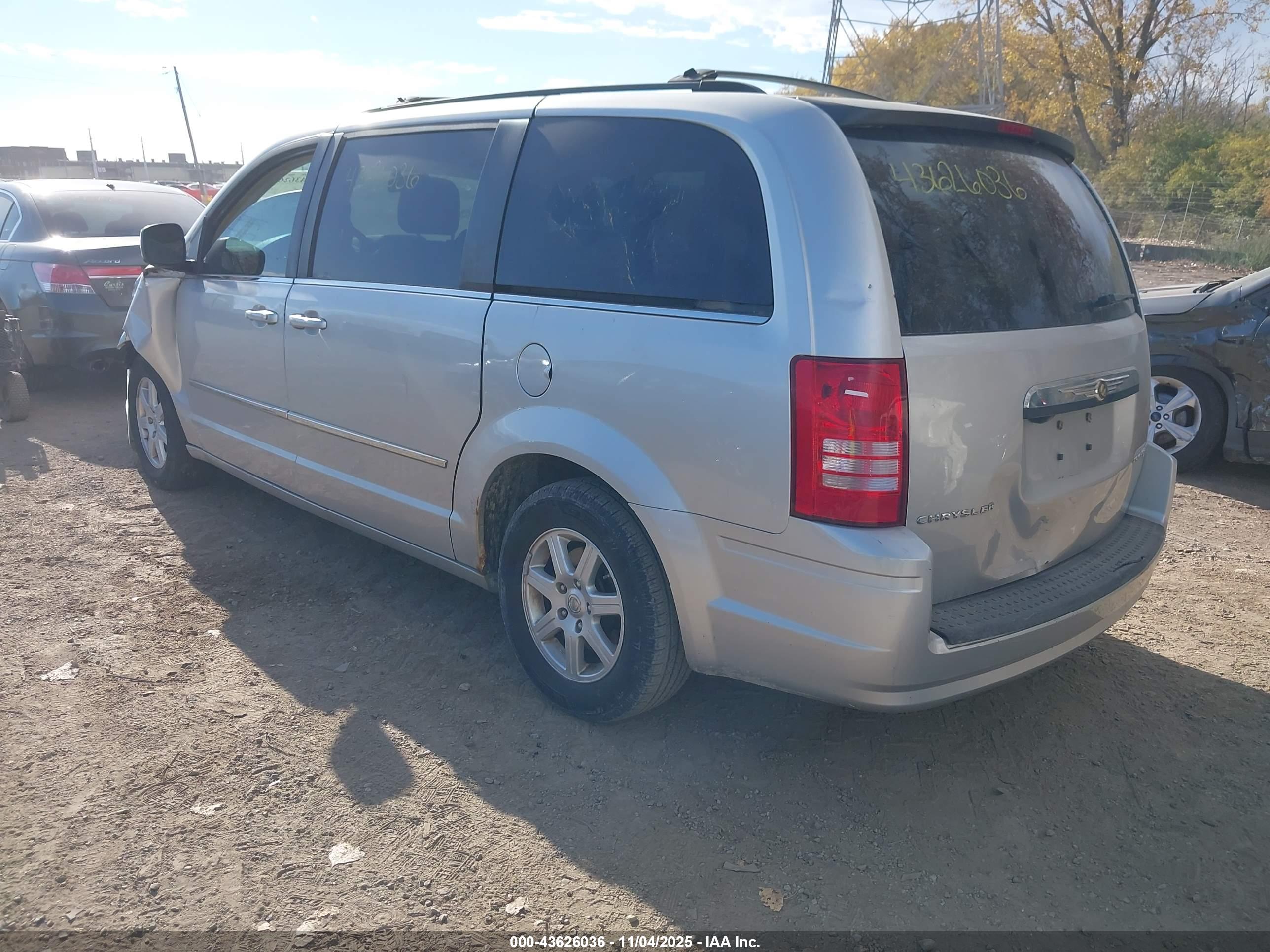 CHRYSLER TOWN image 3
