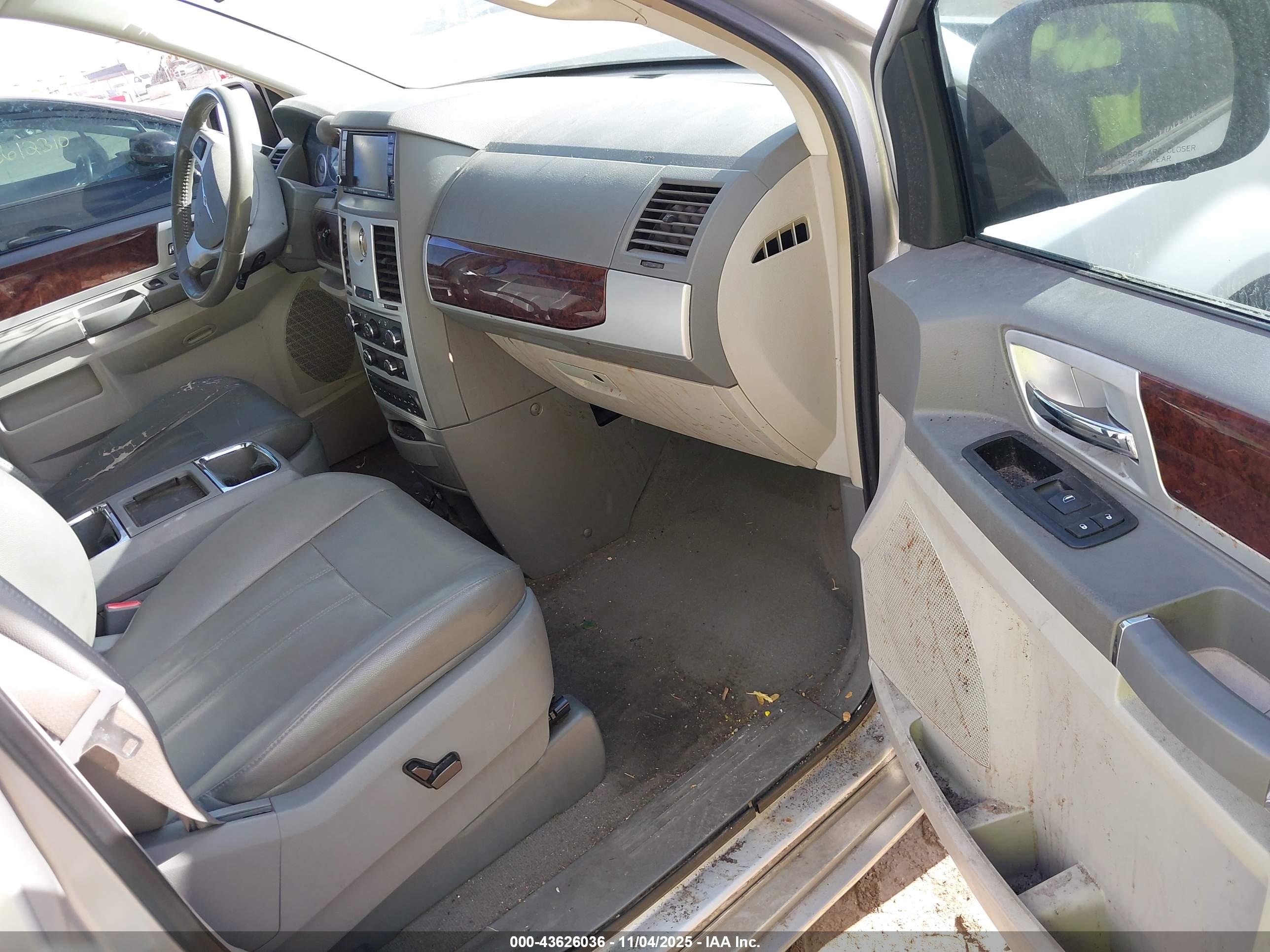CHRYSLER TOWN image 5