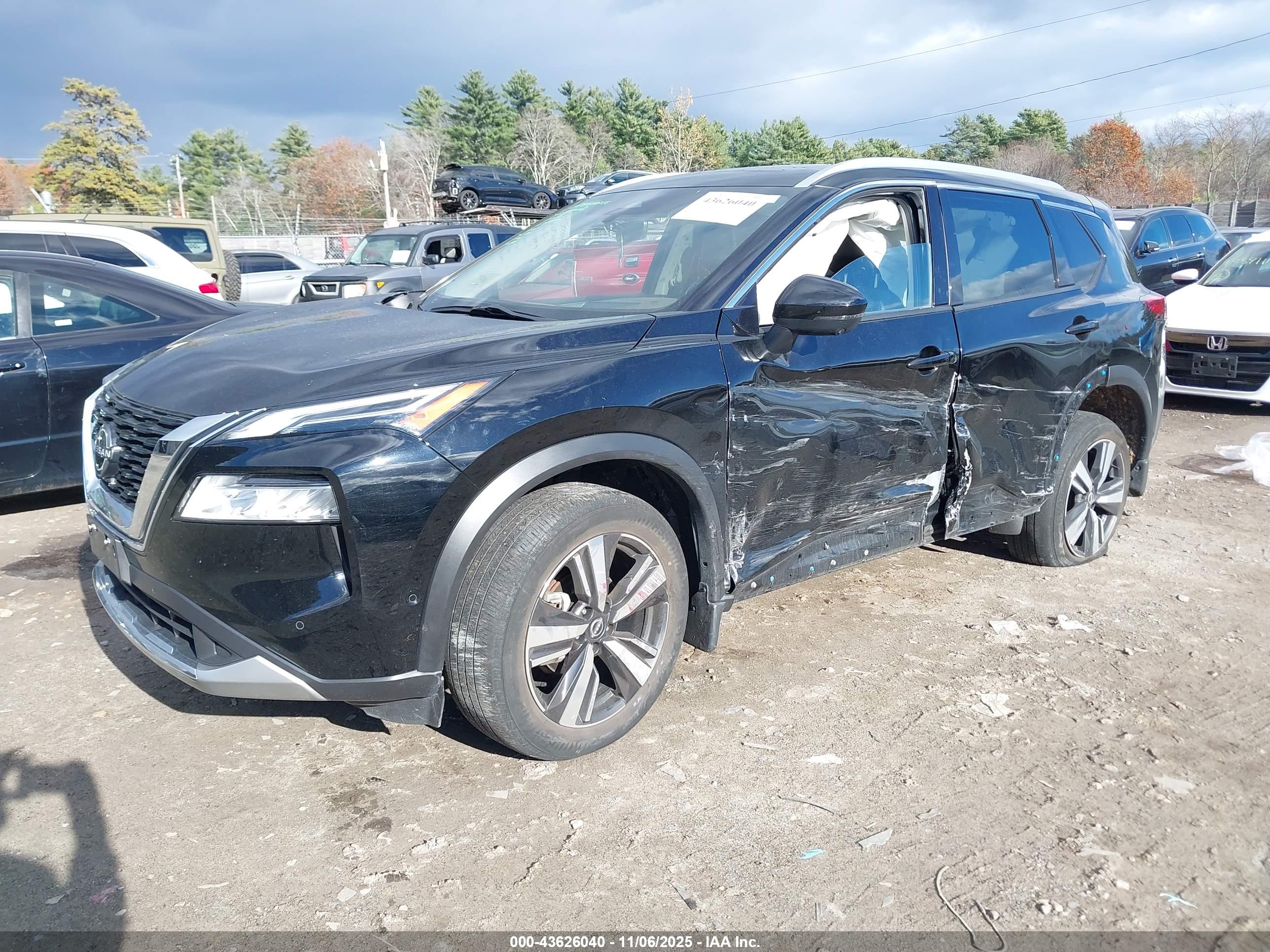 NISSAN ROGUE image 2