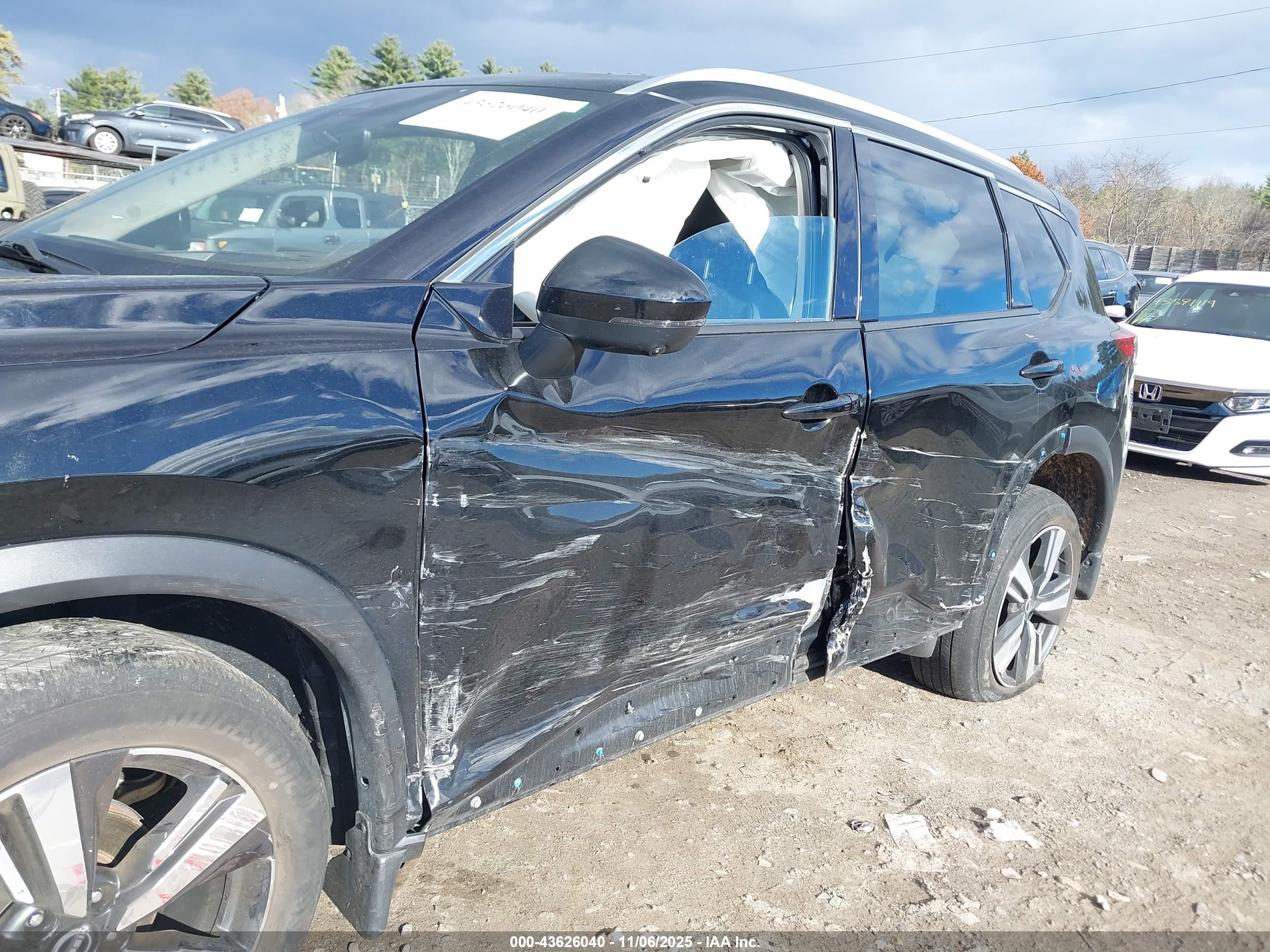 NISSAN ROGUE image 6