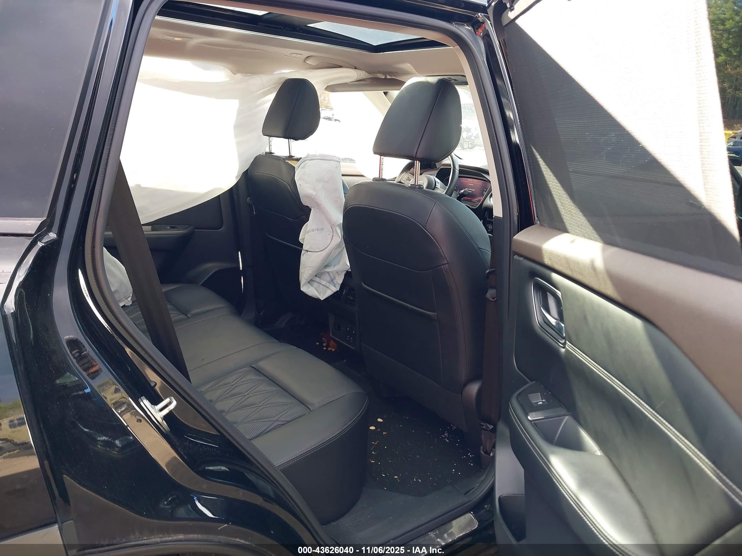 NISSAN ROGUE image 8