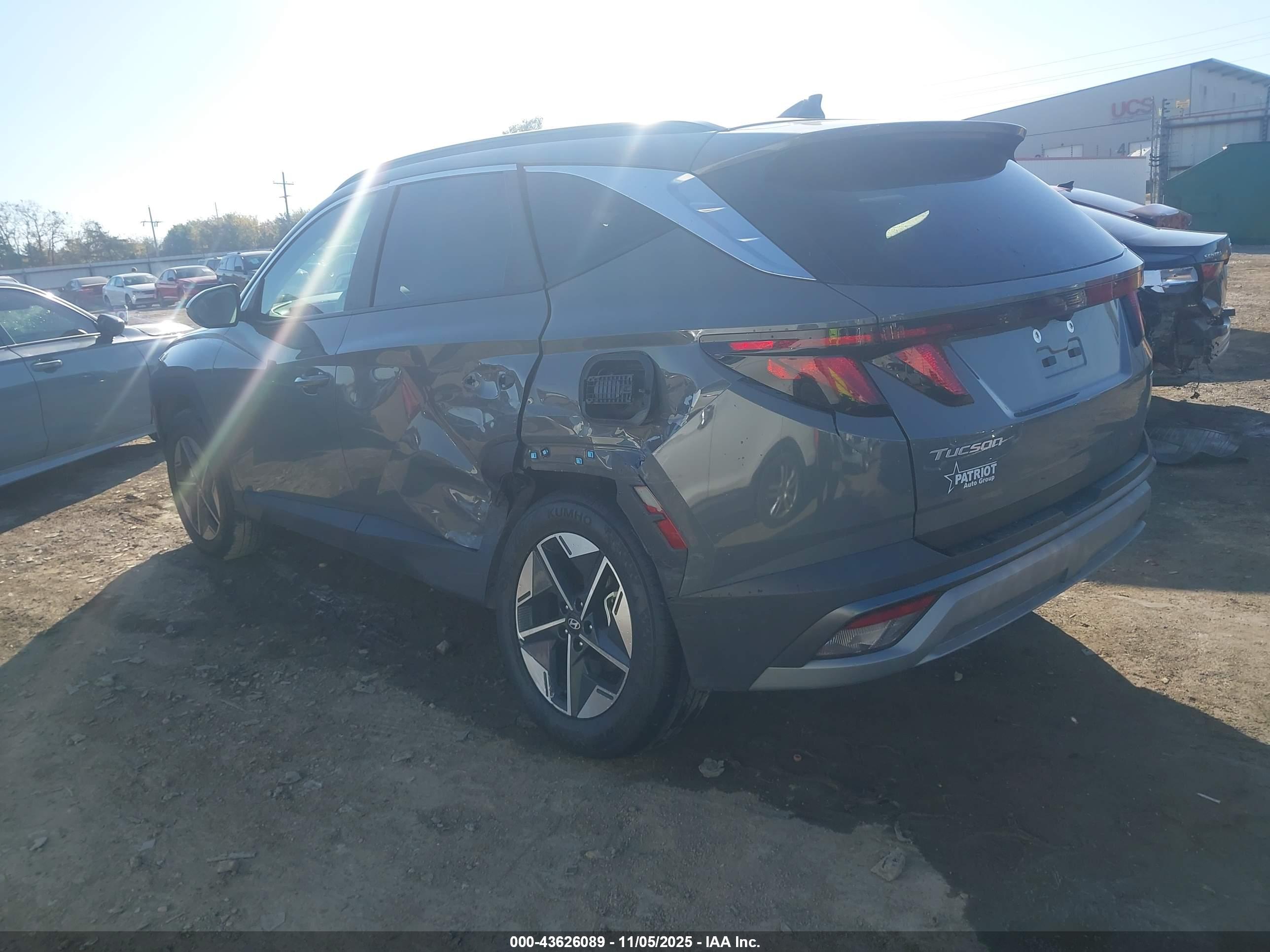 HYUNDAI TUCSON image 3