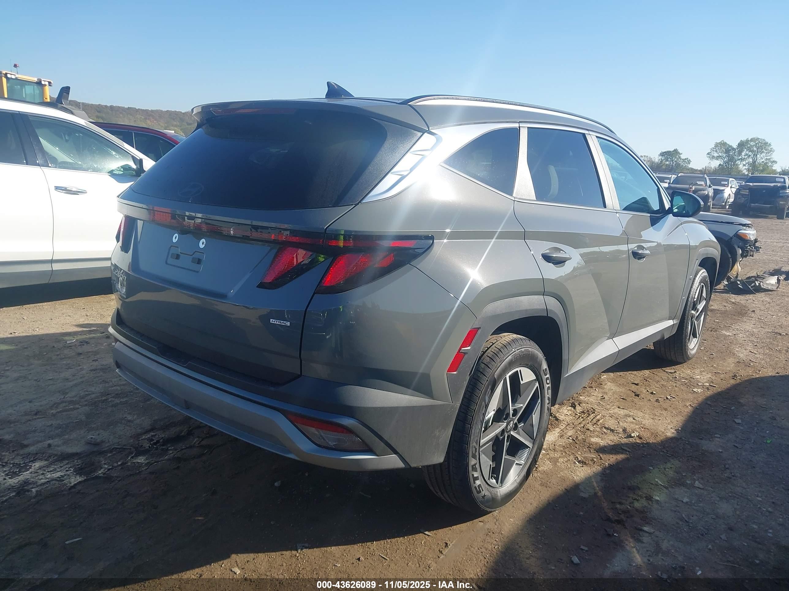 HYUNDAI TUCSON image 4