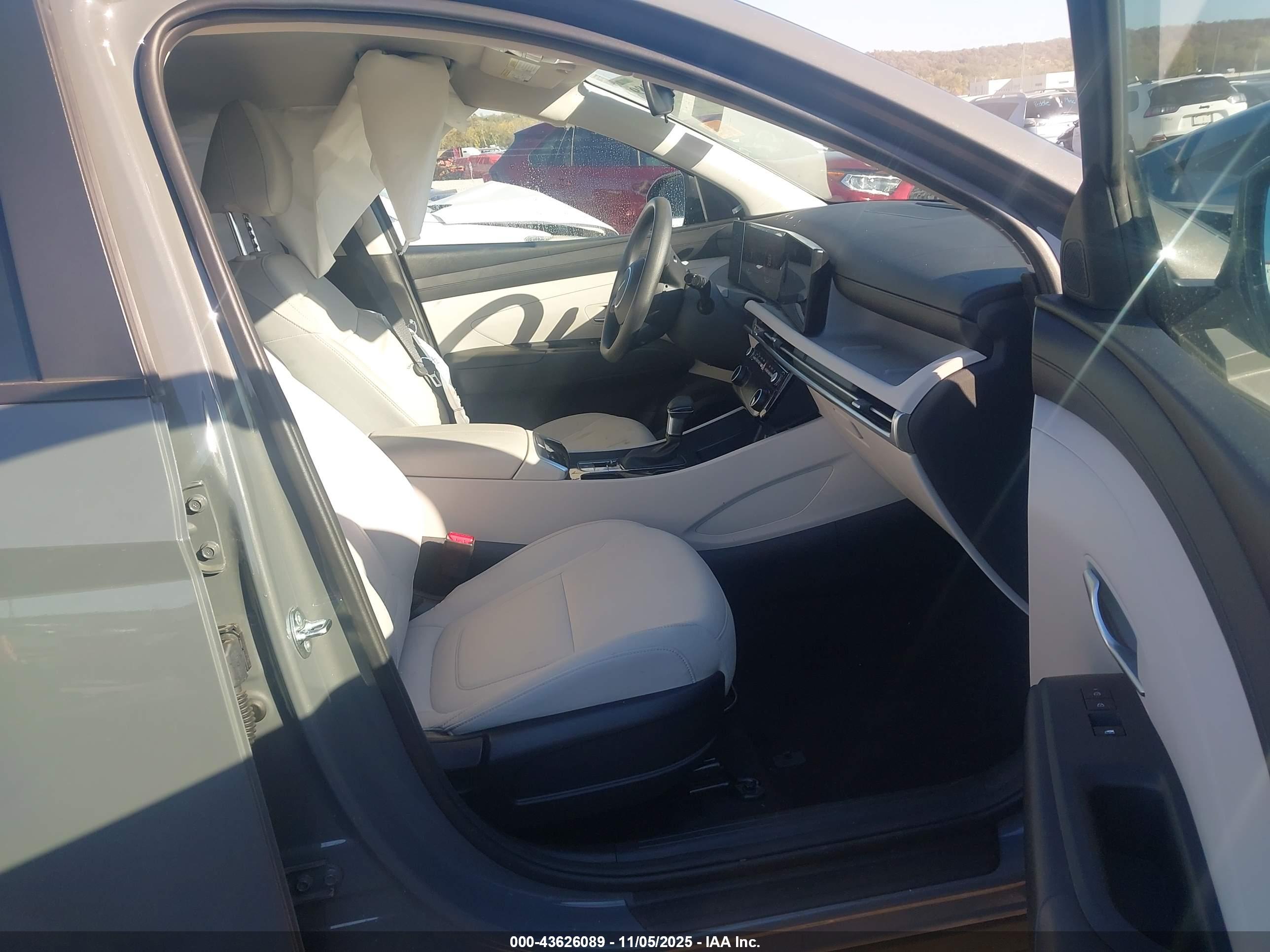 HYUNDAI TUCSON image 5
