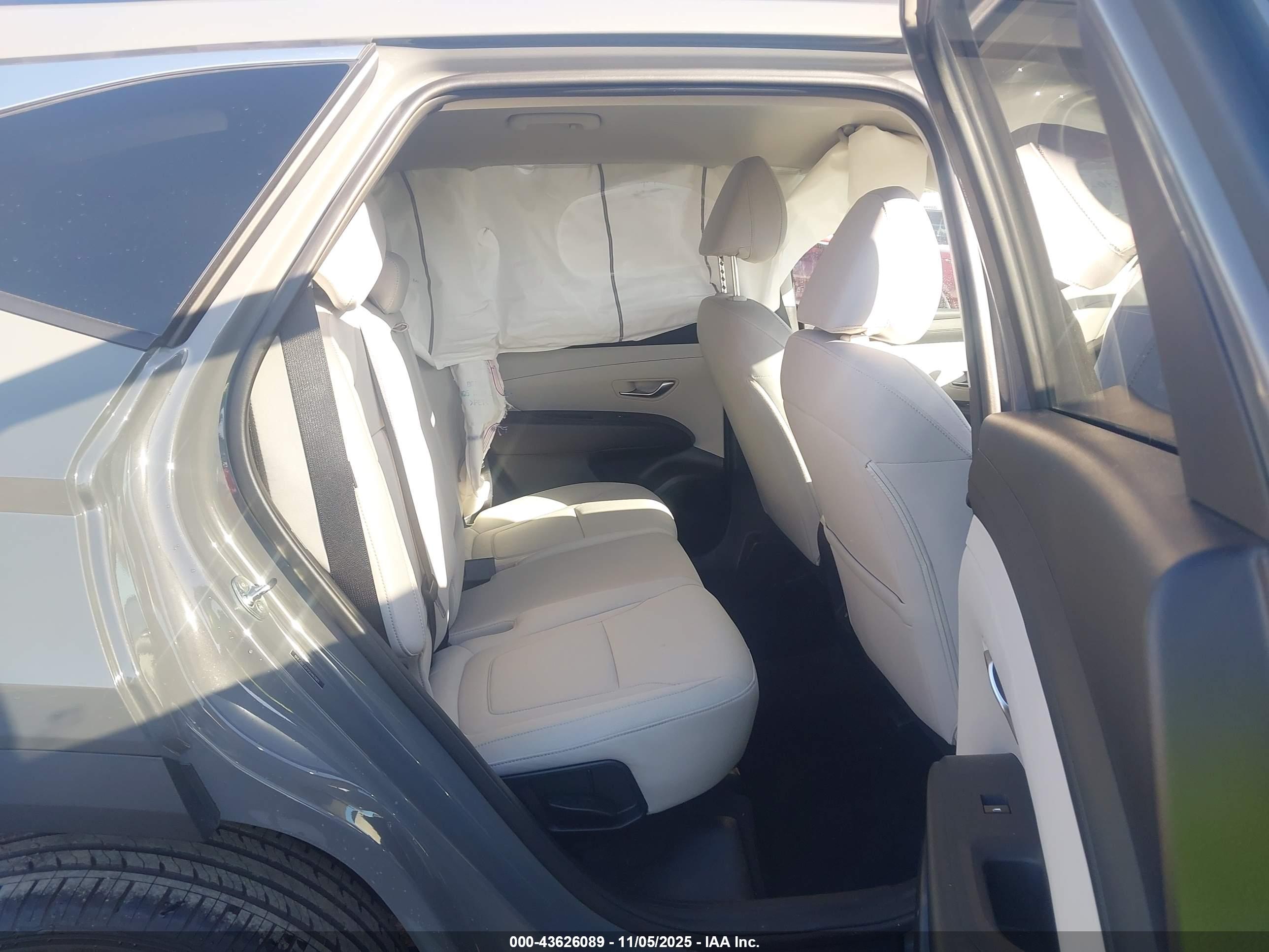 HYUNDAI TUCSON image 8