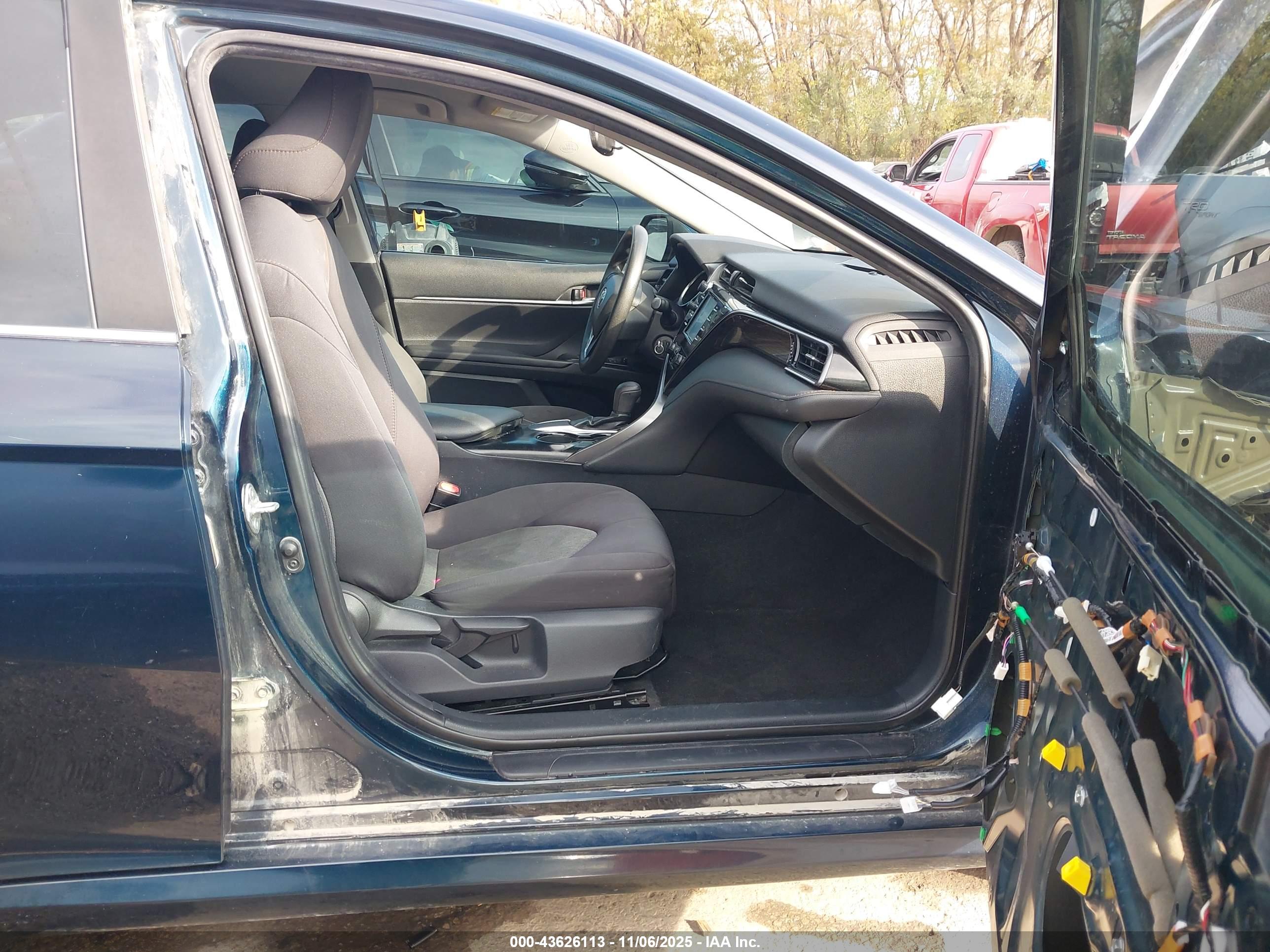 TOYOTA CAMRY image 5