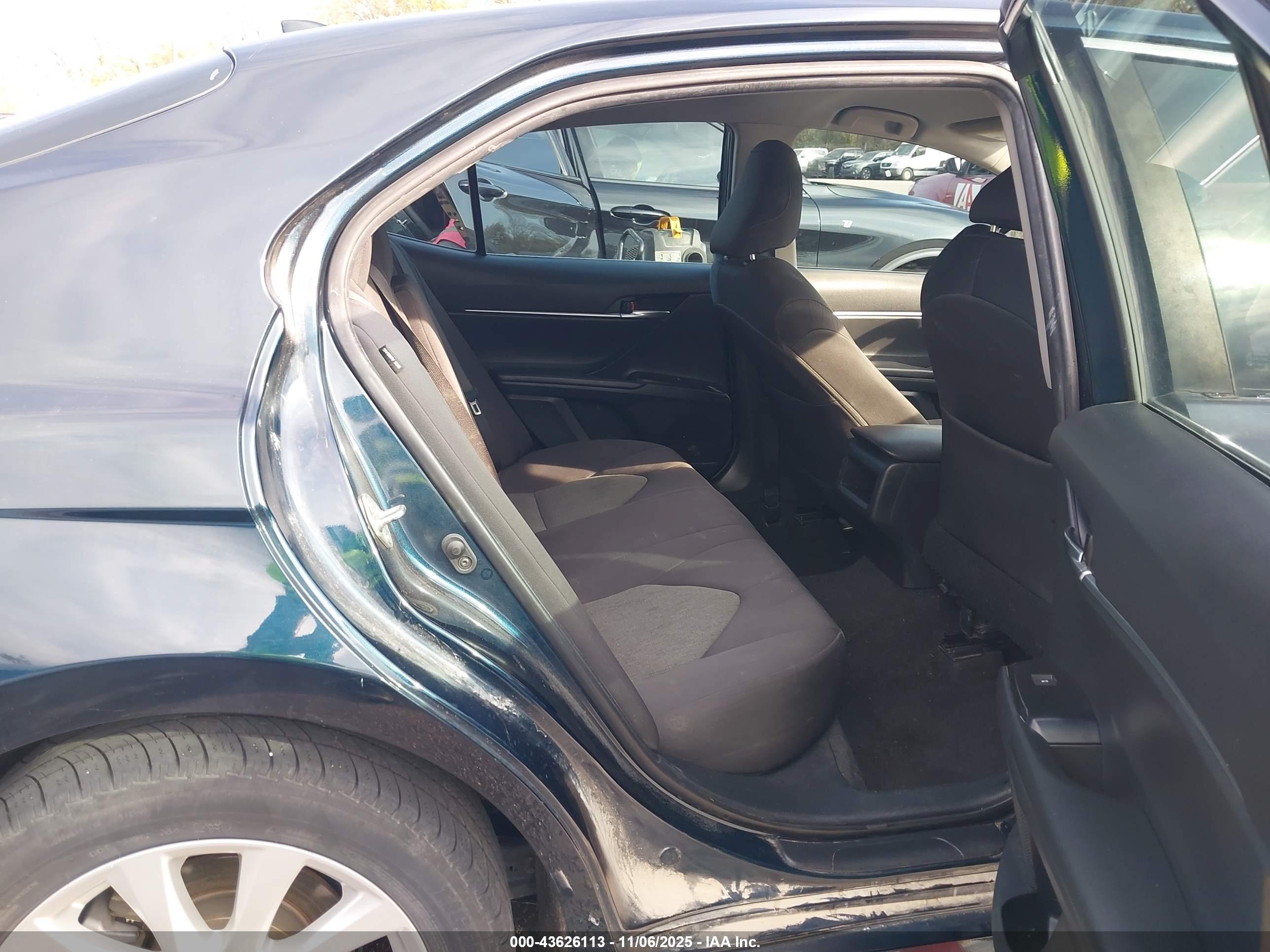 TOYOTA CAMRY image 8