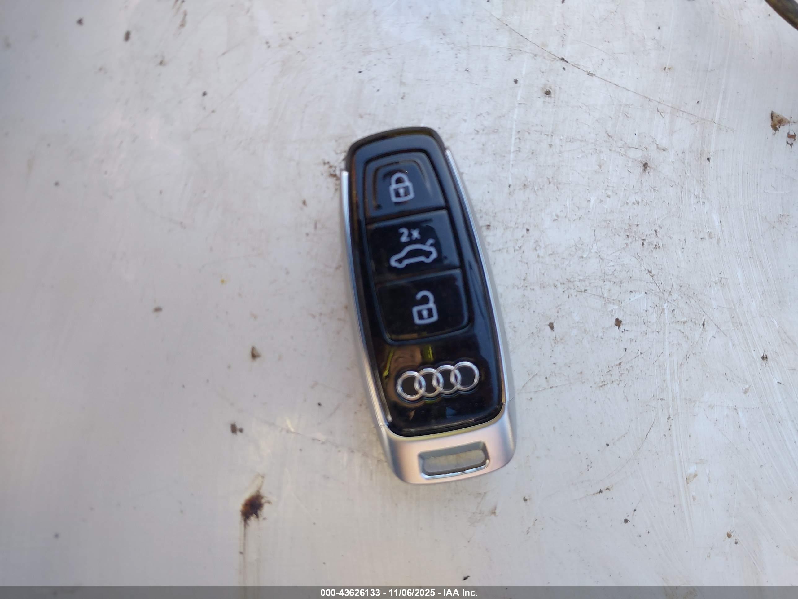 AUDI Q8 image 11