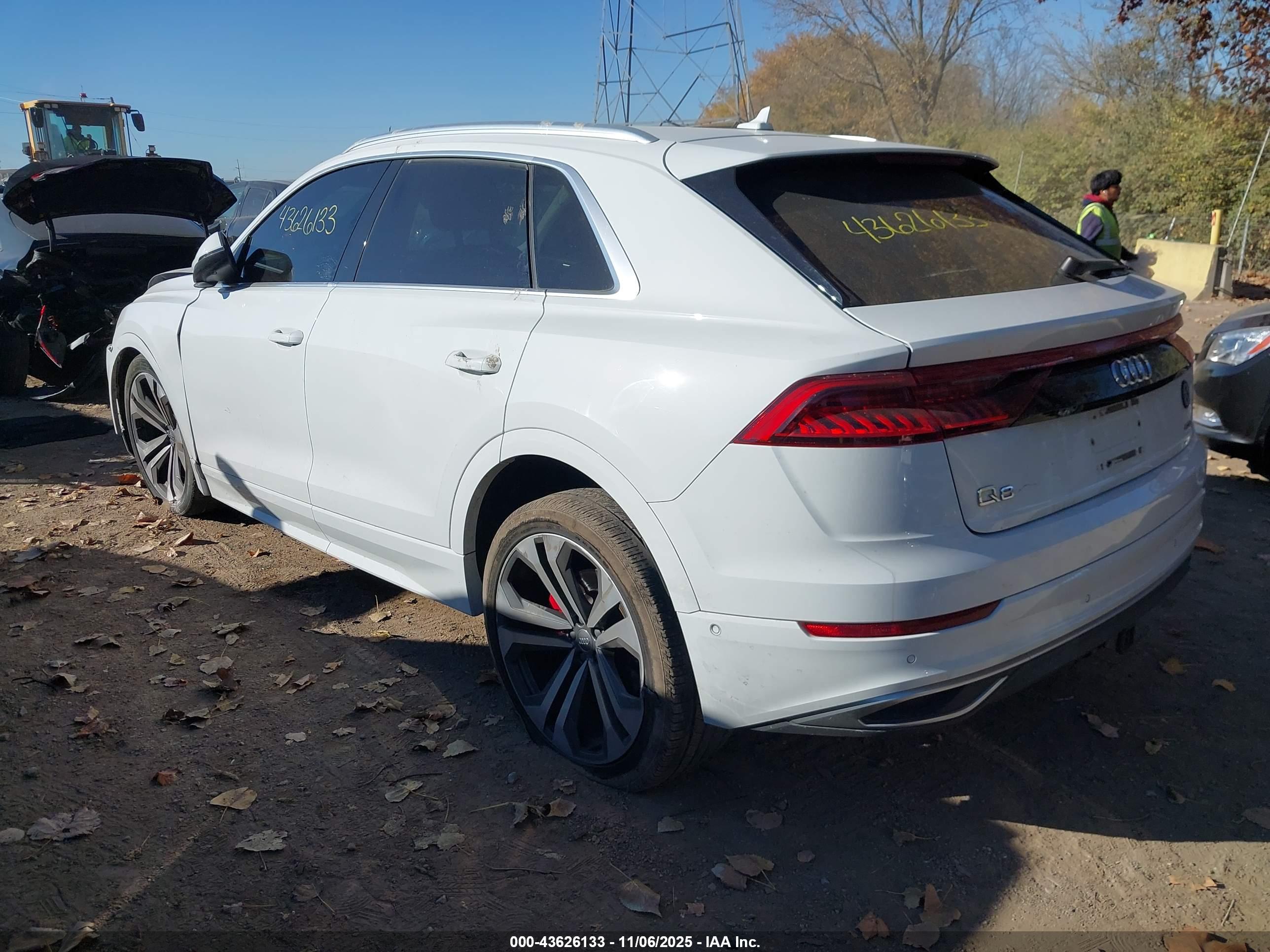 AUDI Q8 image 3