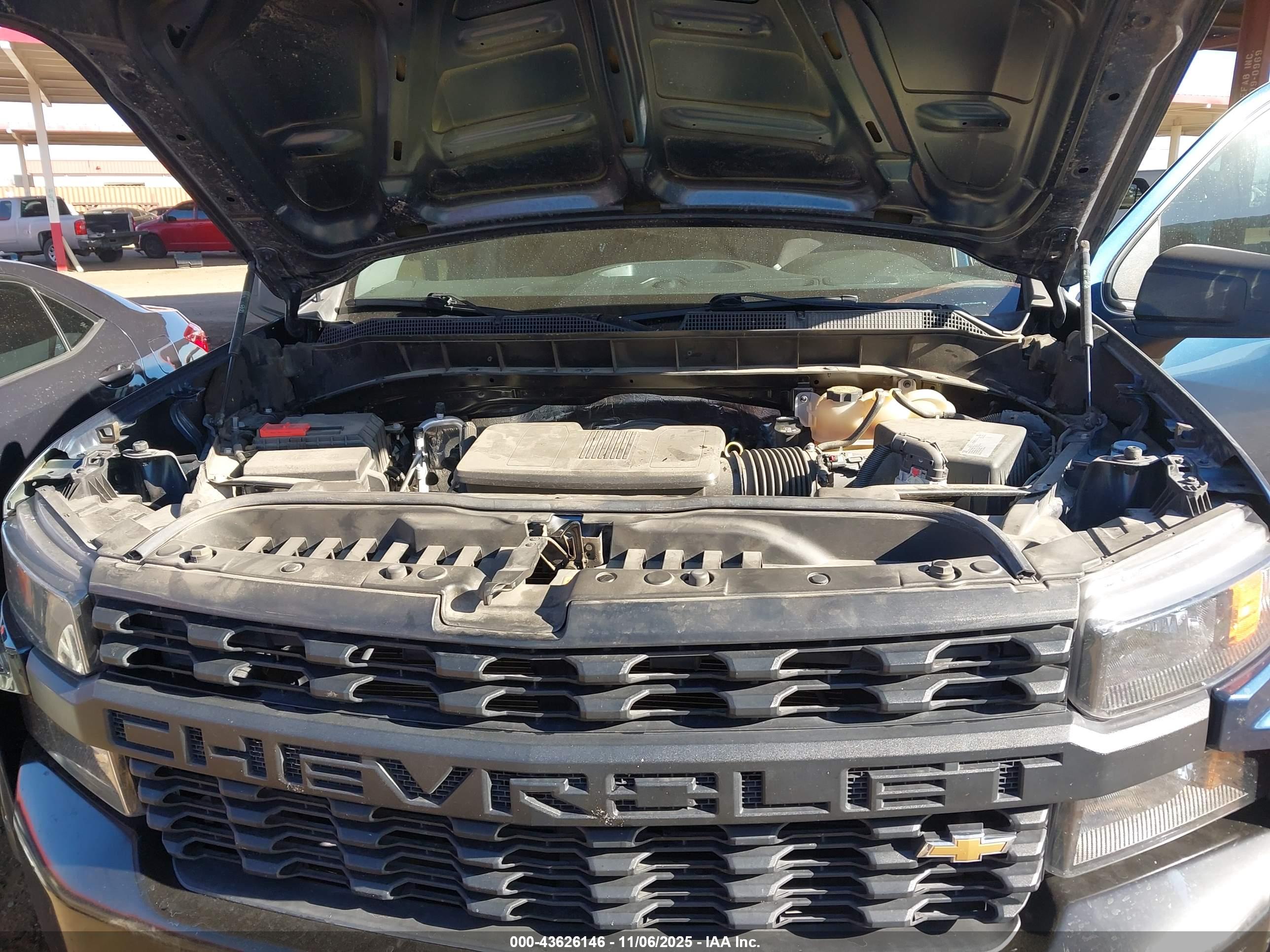 CHEVROLET SILVERADO image 10