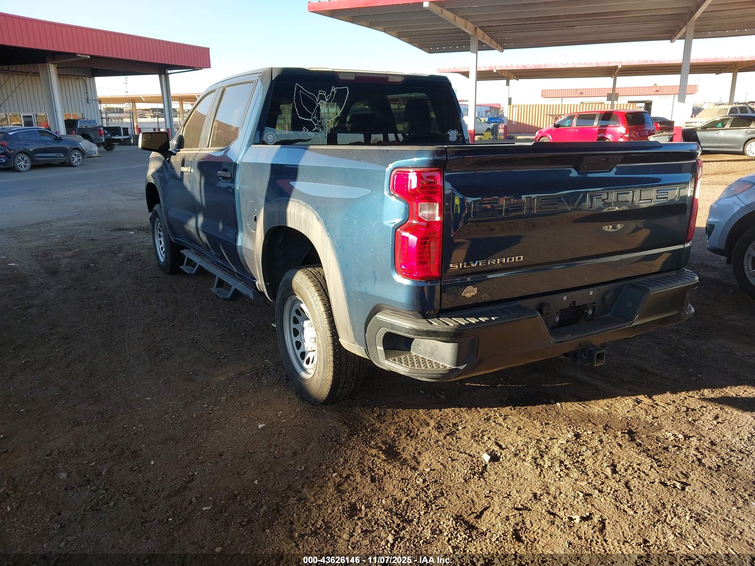 CHEVROLET SILVERADO image 3