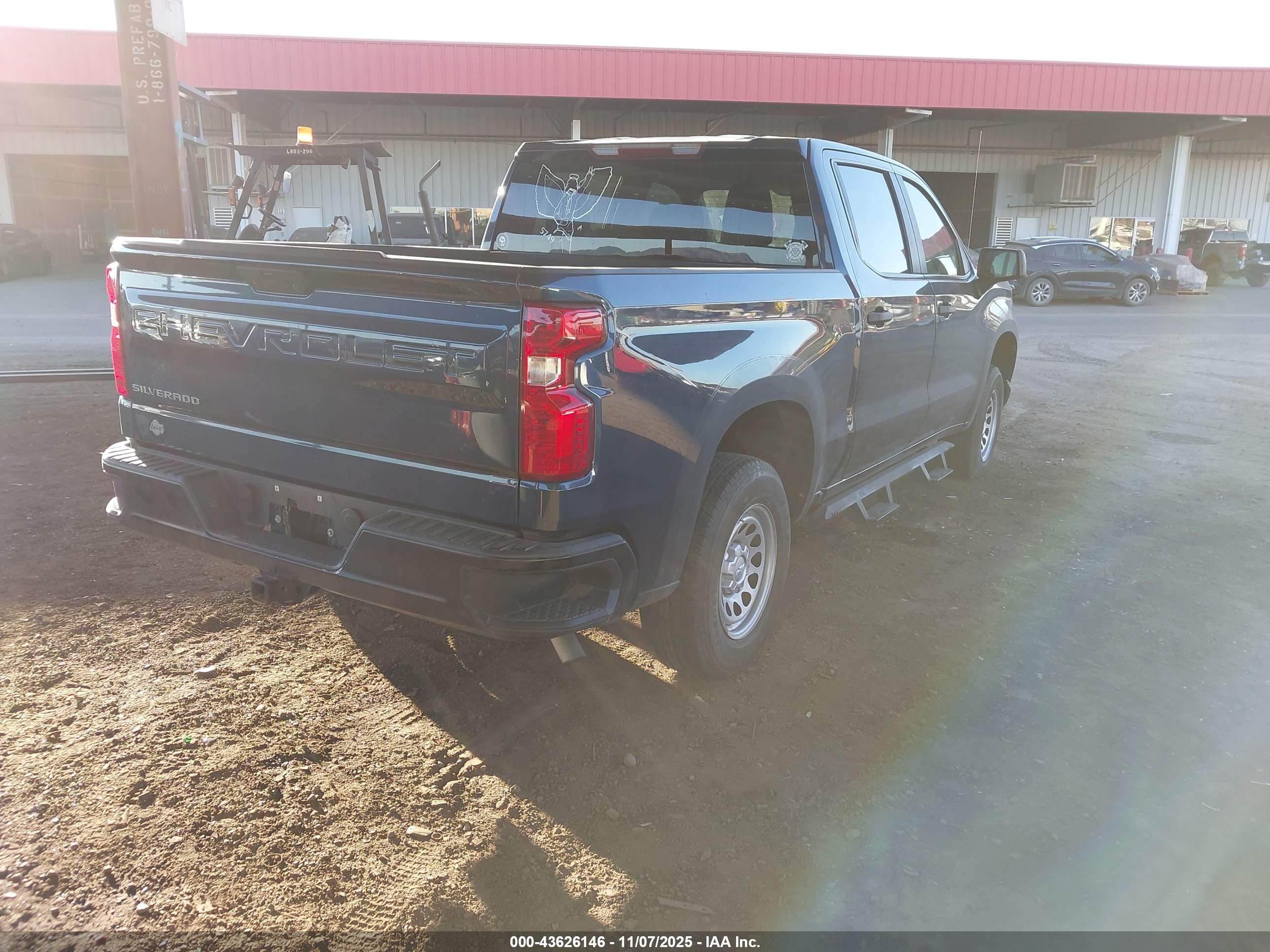 CHEVROLET SILVERADO image 4