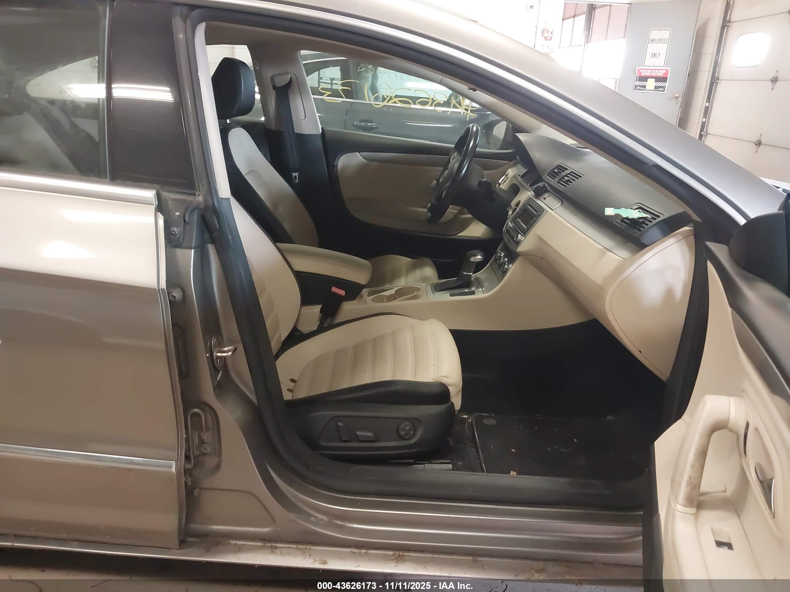 VOLKSWAGEN CC image 5