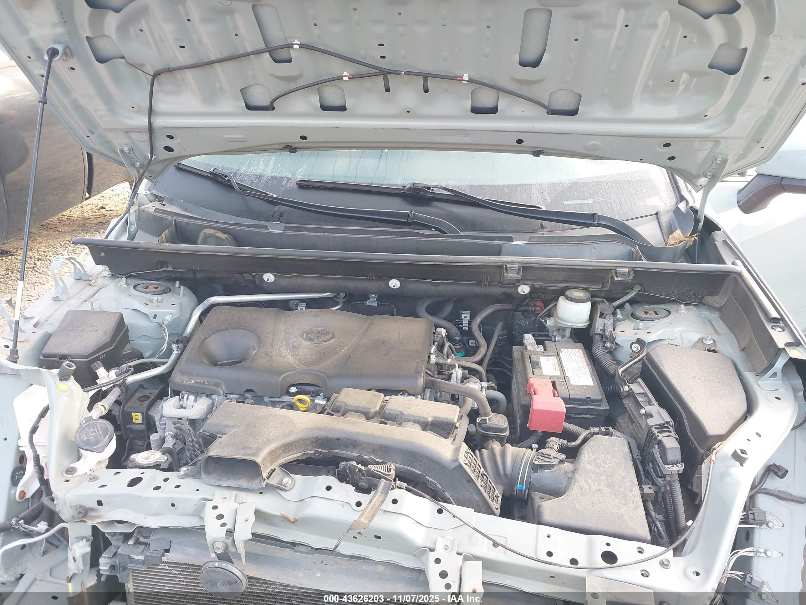 TOYOTA RAV4 image 10