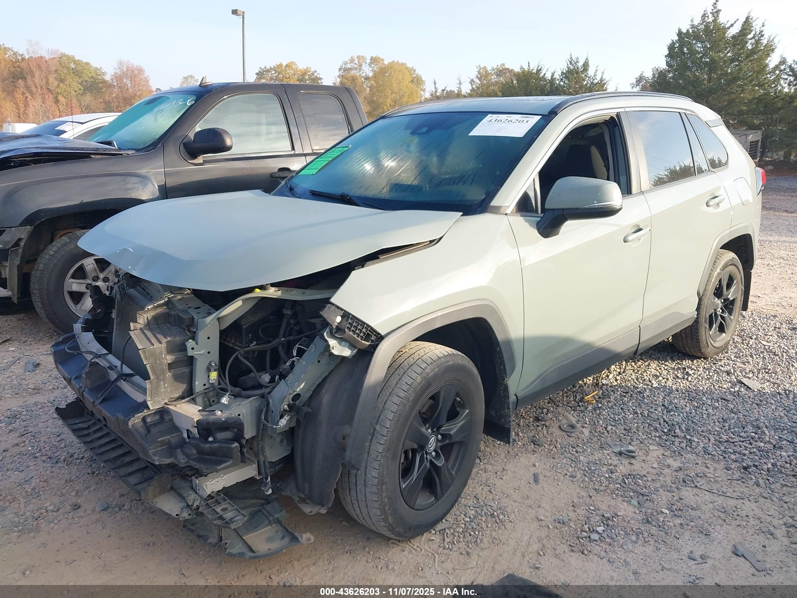 TOYOTA RAV4 image 2