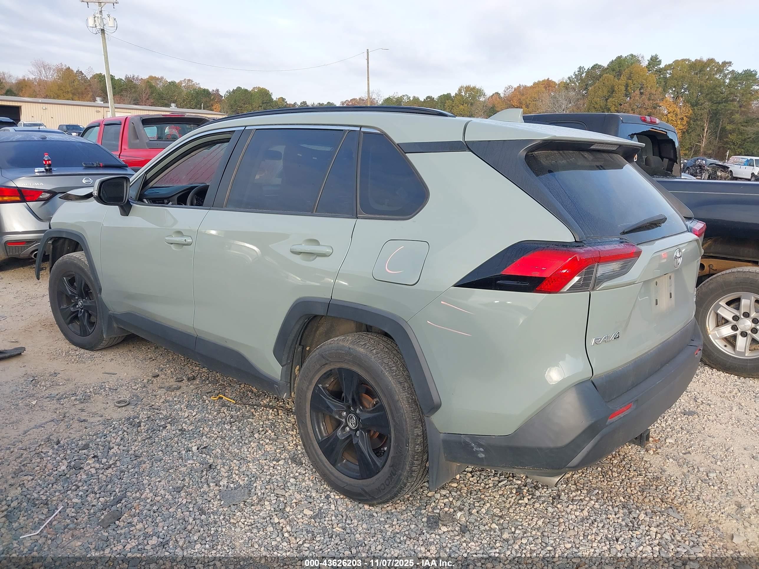 TOYOTA RAV4 image 3