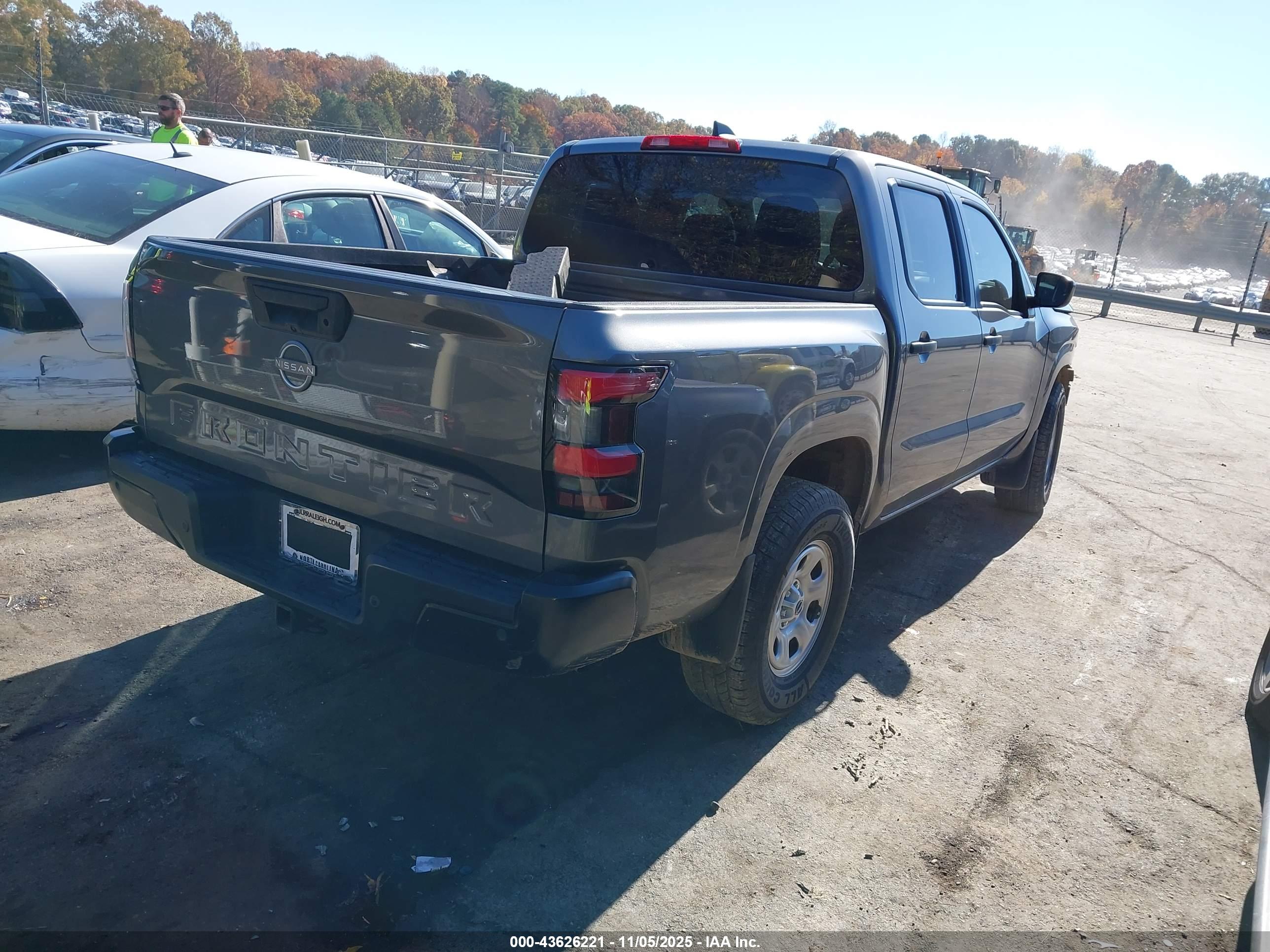 NISSAN FRONTIER image 4