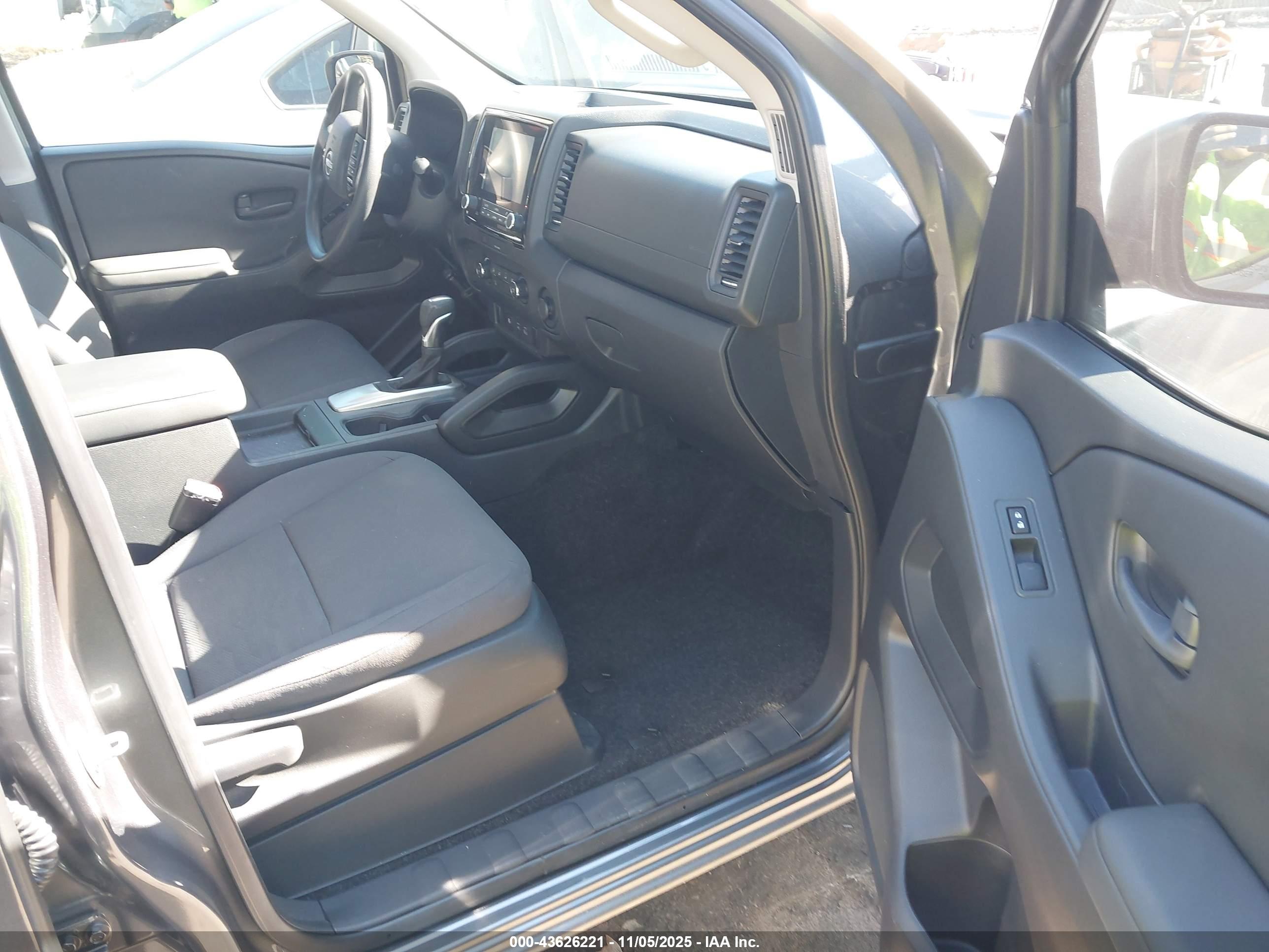 NISSAN FRONTIER image 5