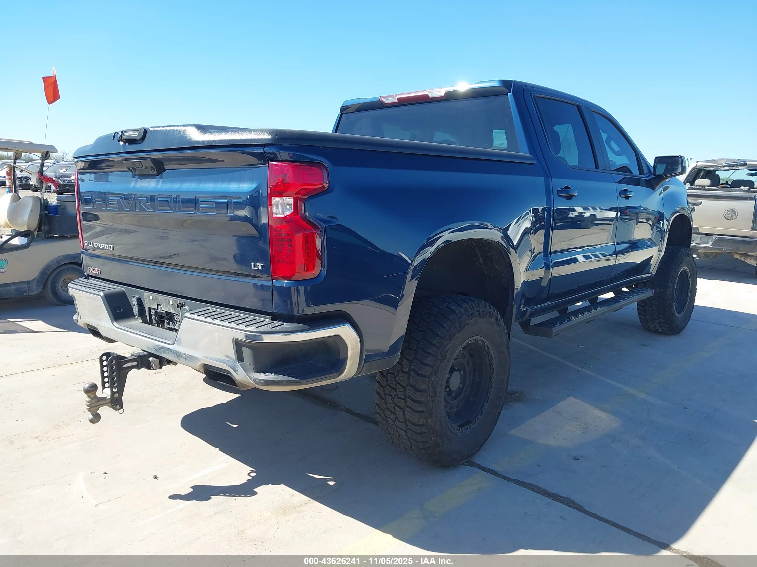 CHEVROLET SILVERADO image 4