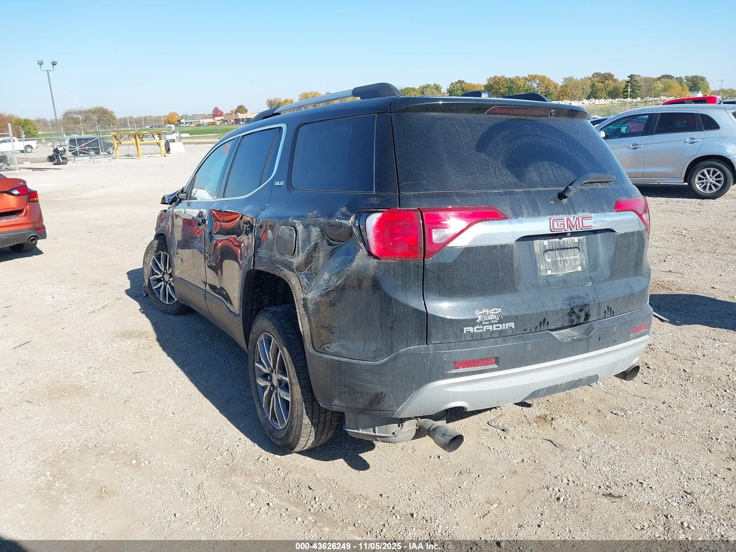 GMC ACADIA image 3