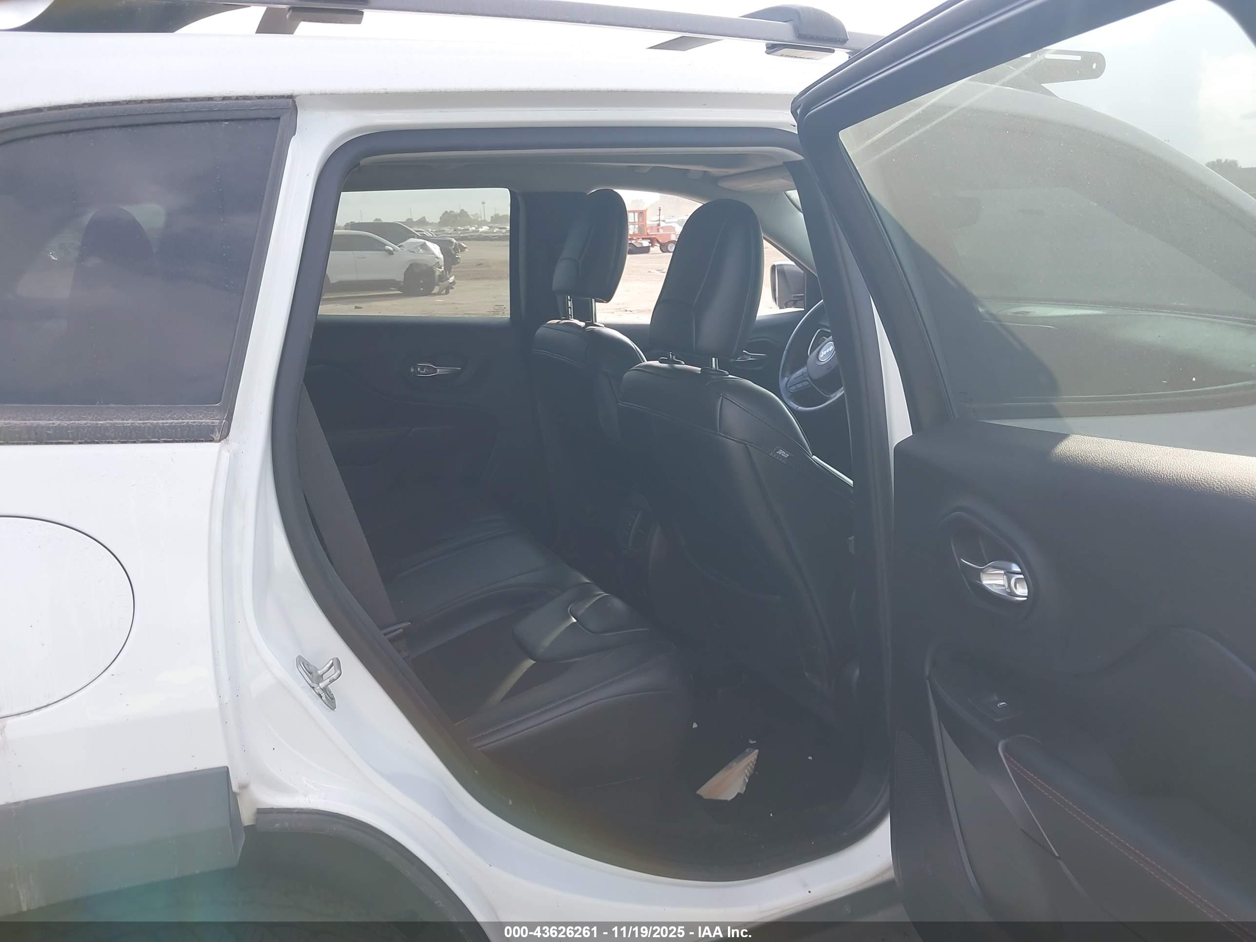 JEEP CHEROKEE image 8