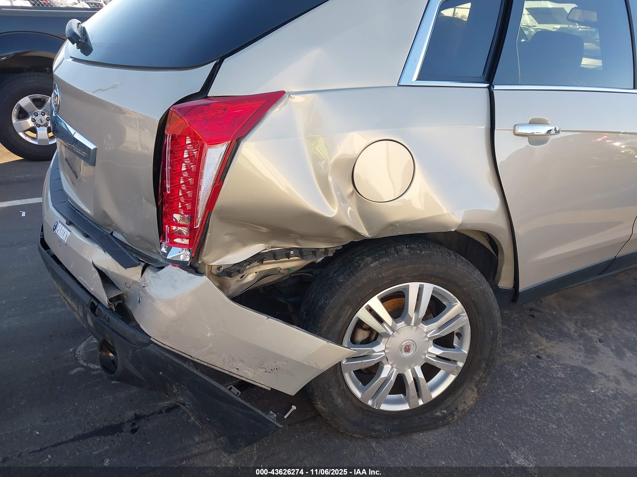 CADILLAC SRX image 6
