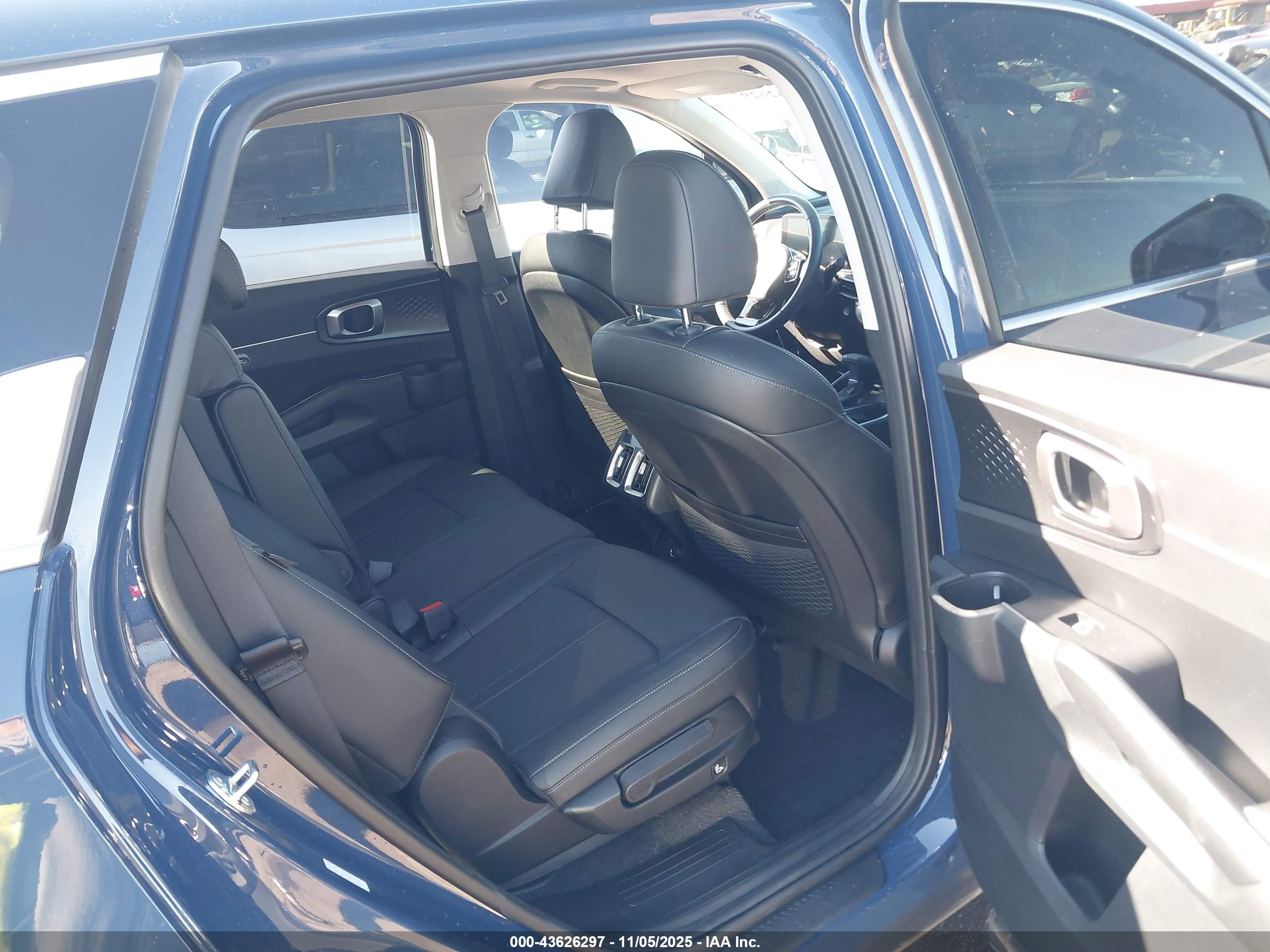 KIA SORENTO image 8