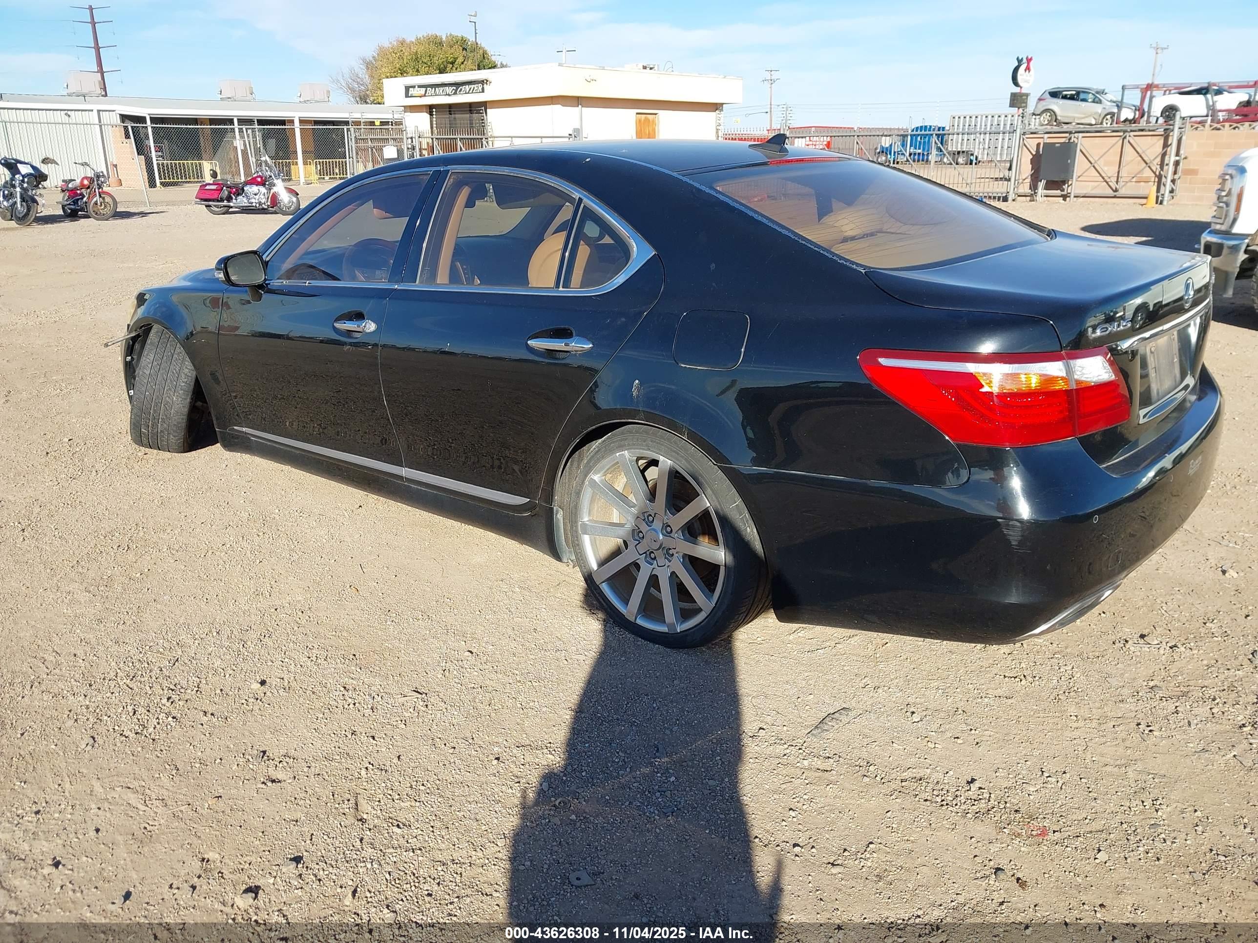 LEXUS LS image 3