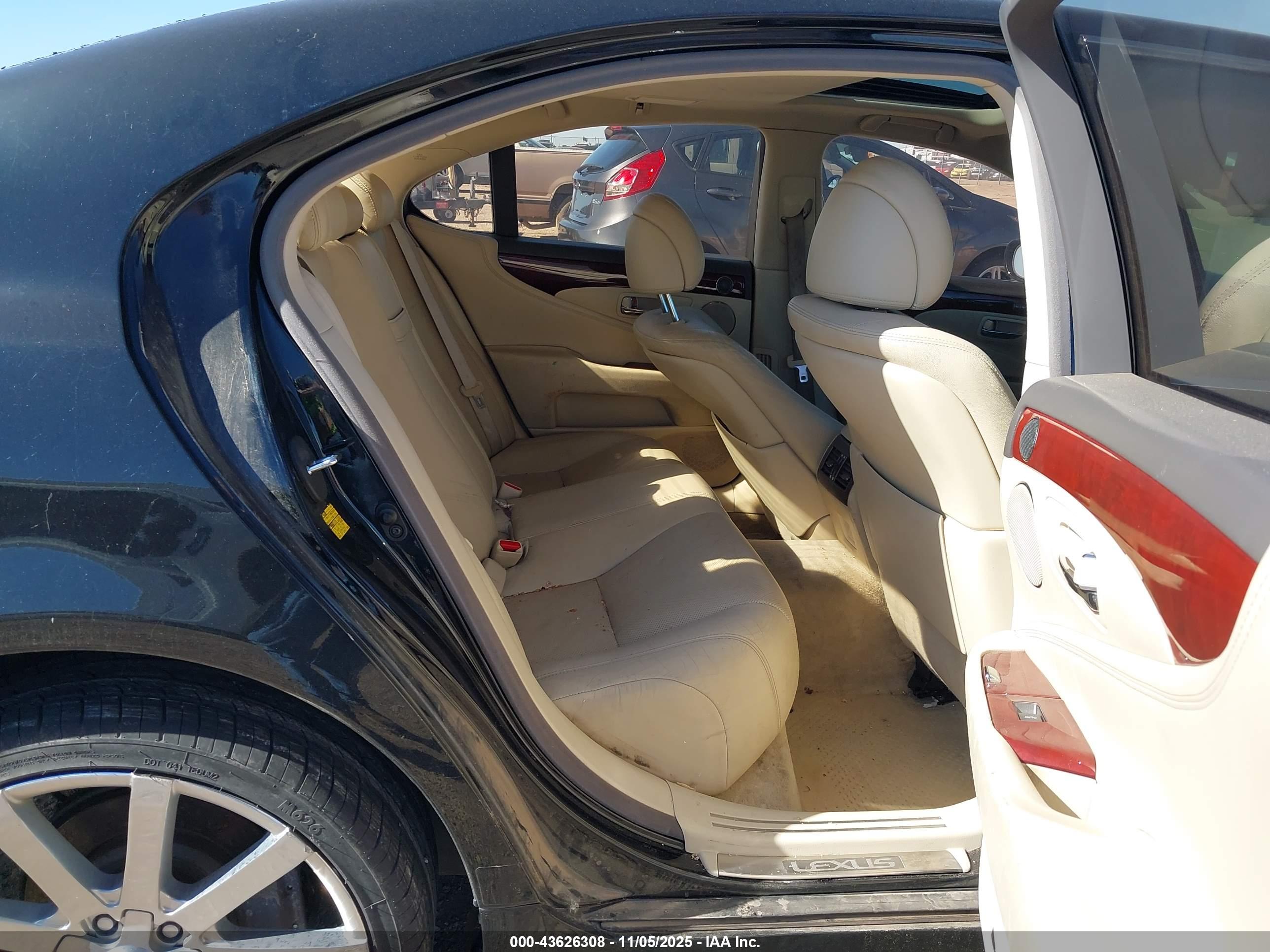 LEXUS LS image 8