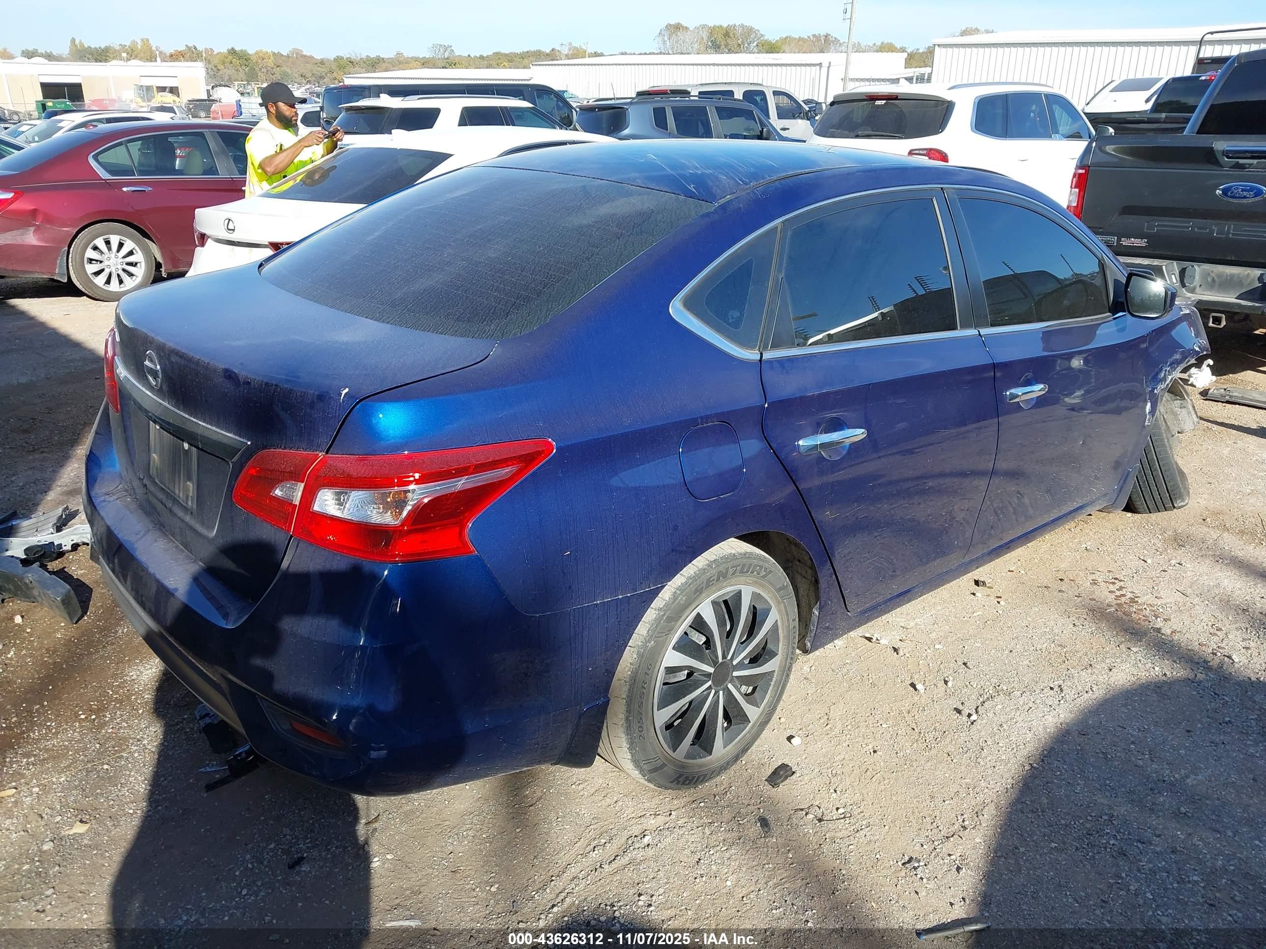NISSAN SENTRA image 4