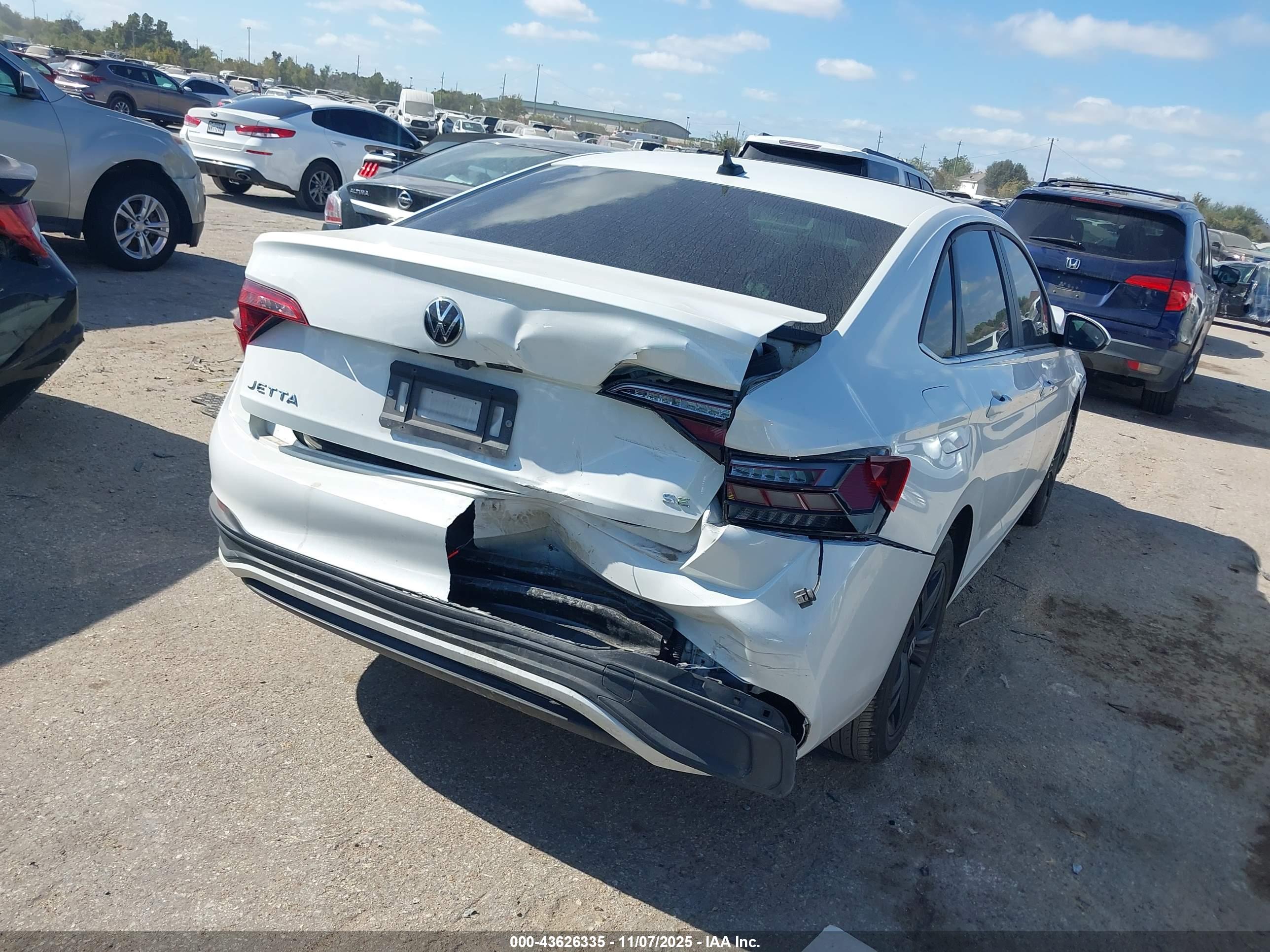 VOLKSWAGEN JETTA image 4