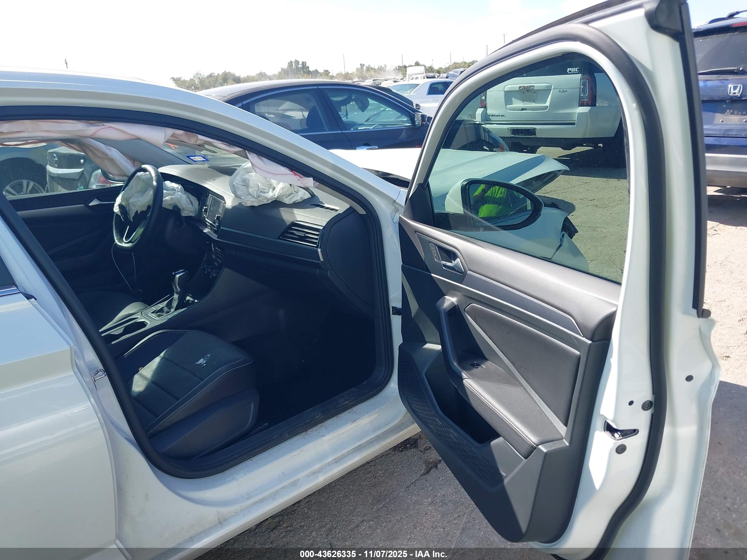 VOLKSWAGEN JETTA image 5