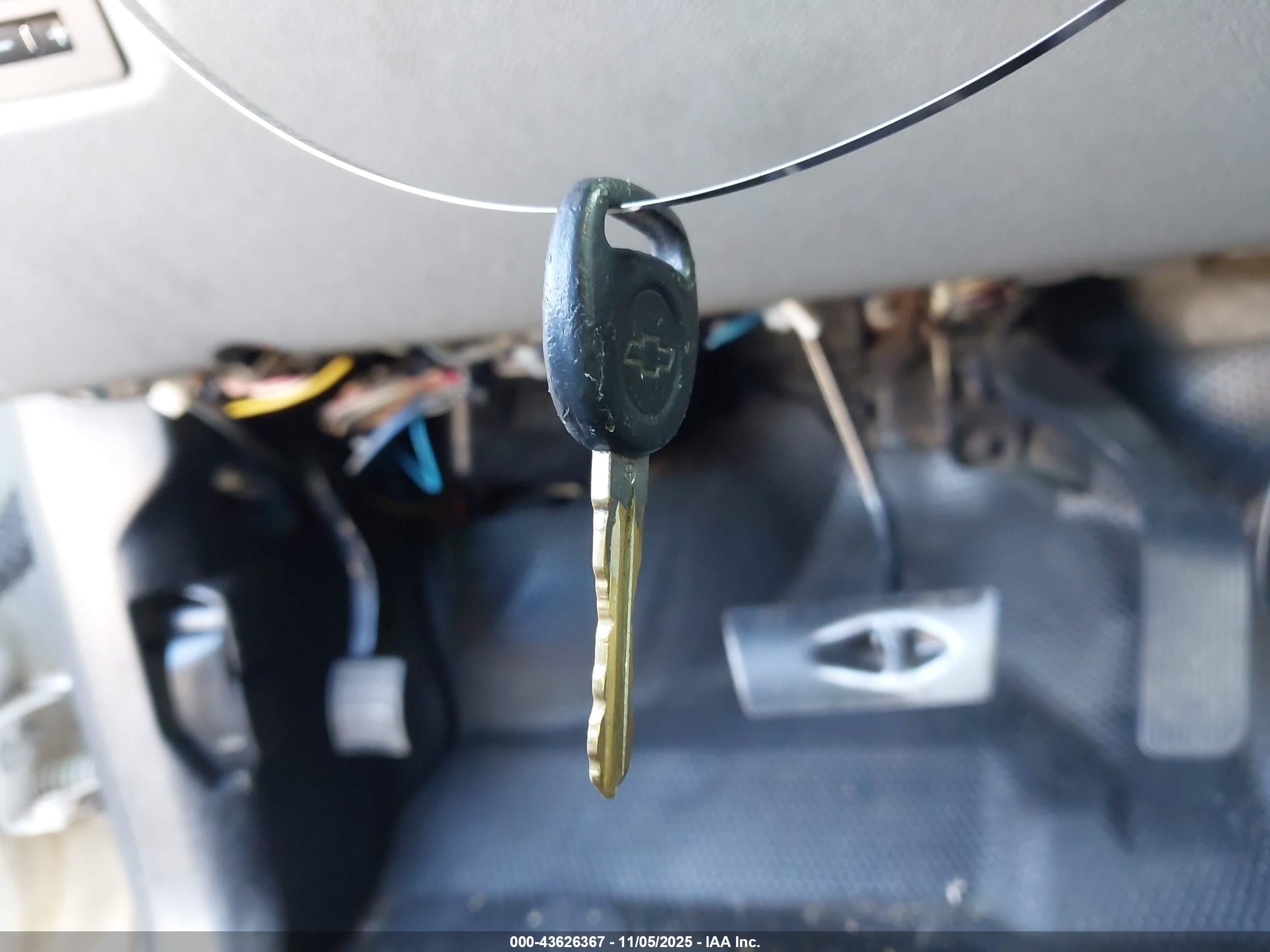 CHEVROLET SILVERADO image 11
