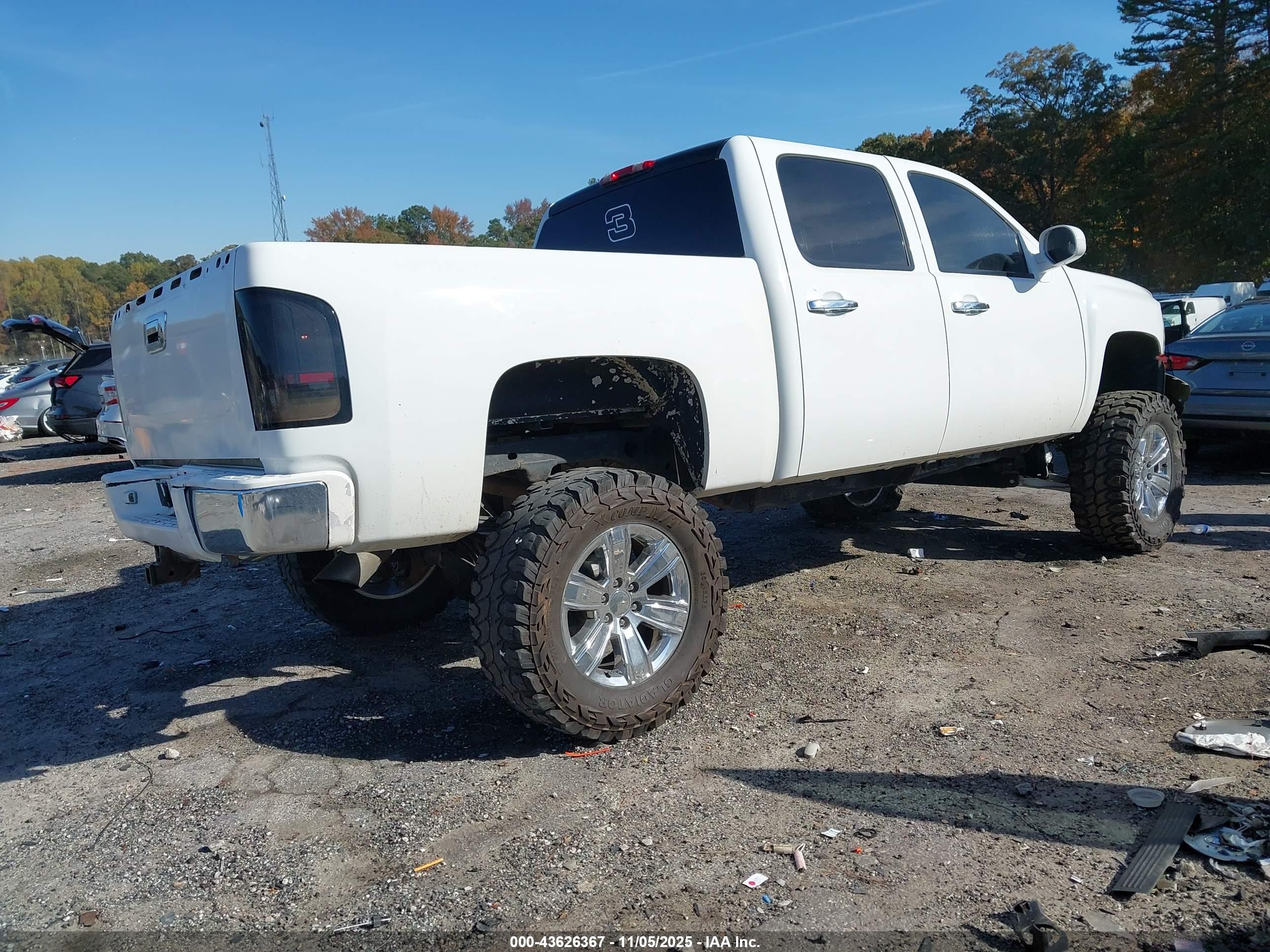 CHEVROLET SILVERADO image 4