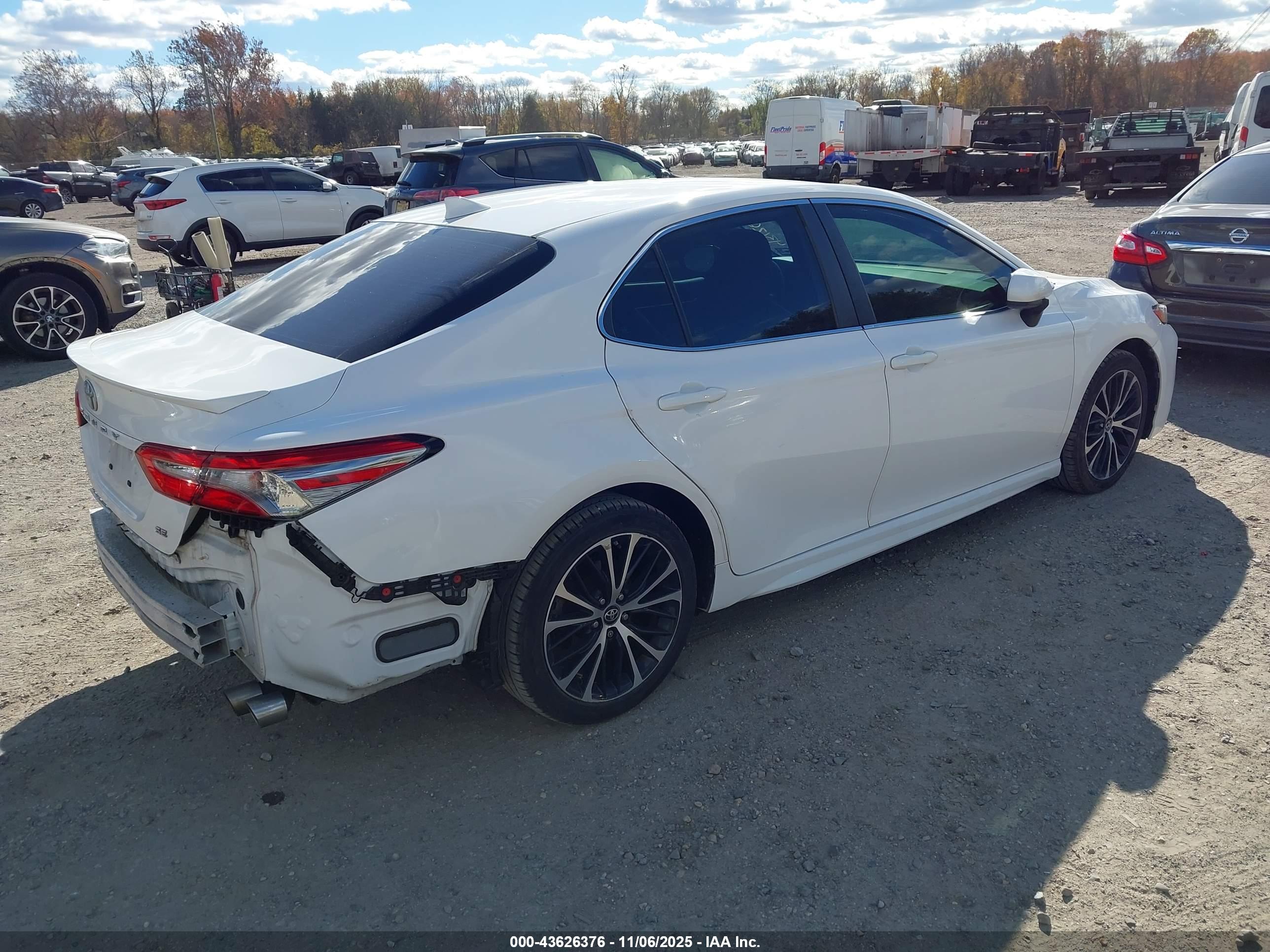 TOYOTA CAMRY image 4