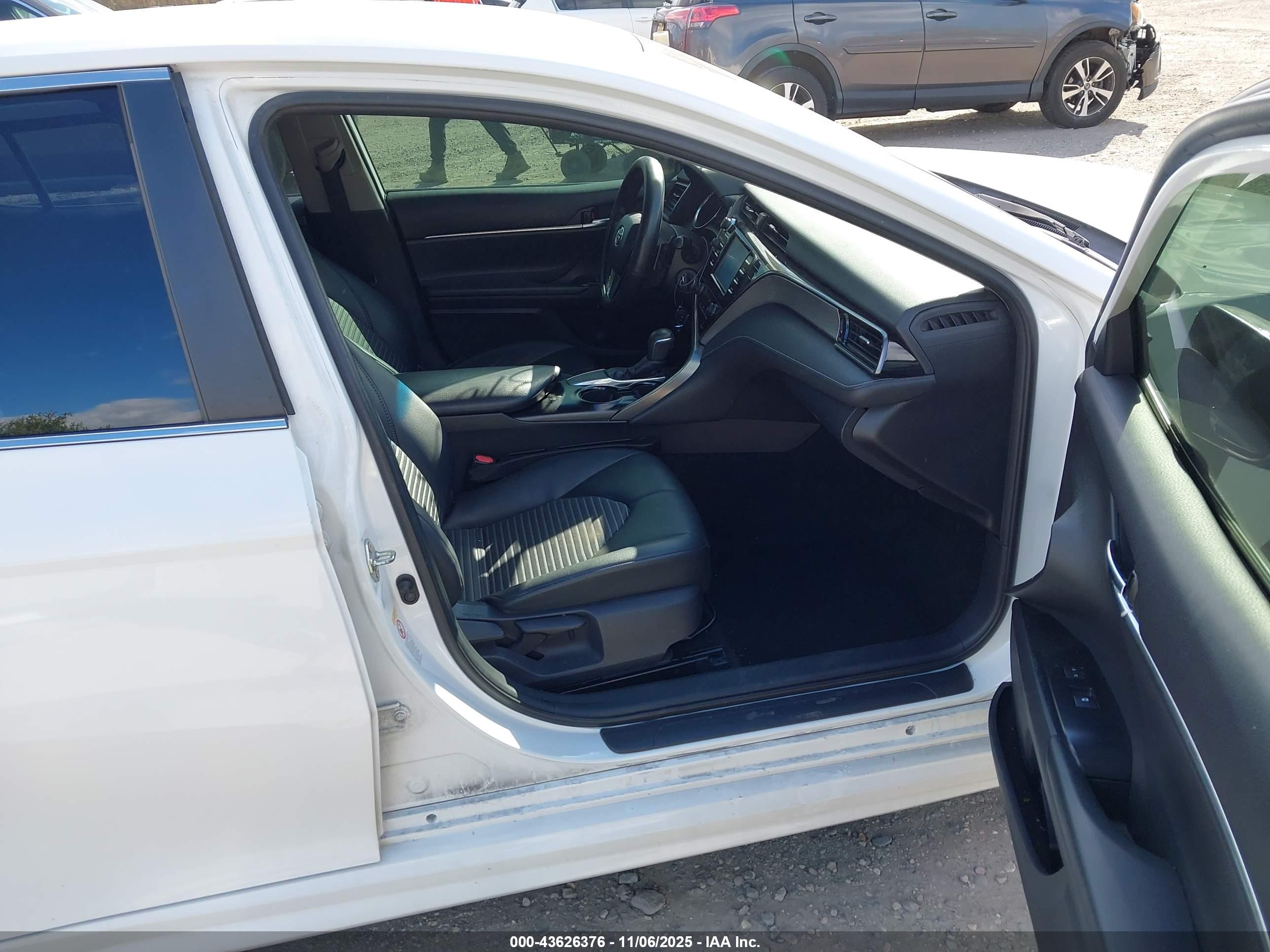 TOYOTA CAMRY image 5