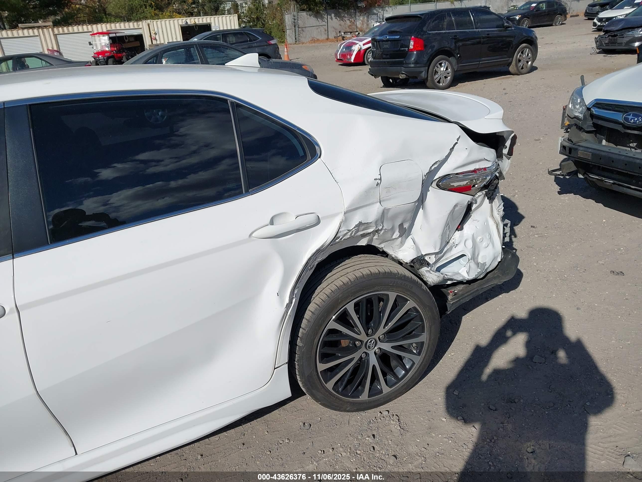 TOYOTA CAMRY image 6