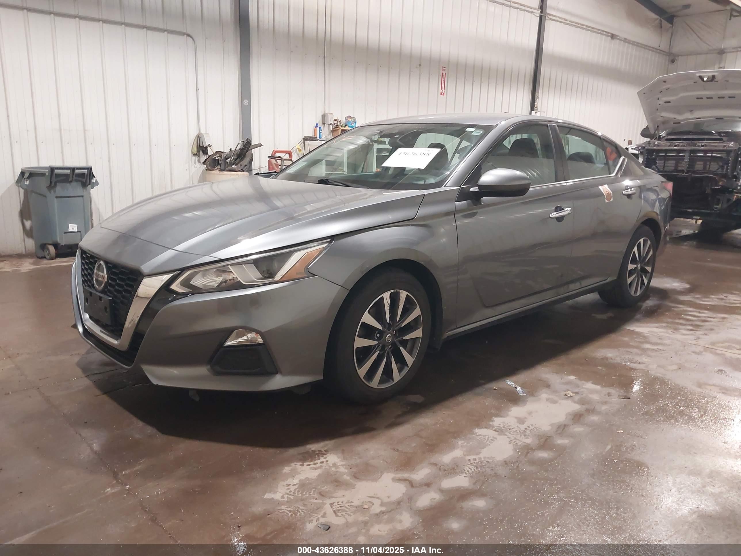 NISSAN ALTIMA image 2