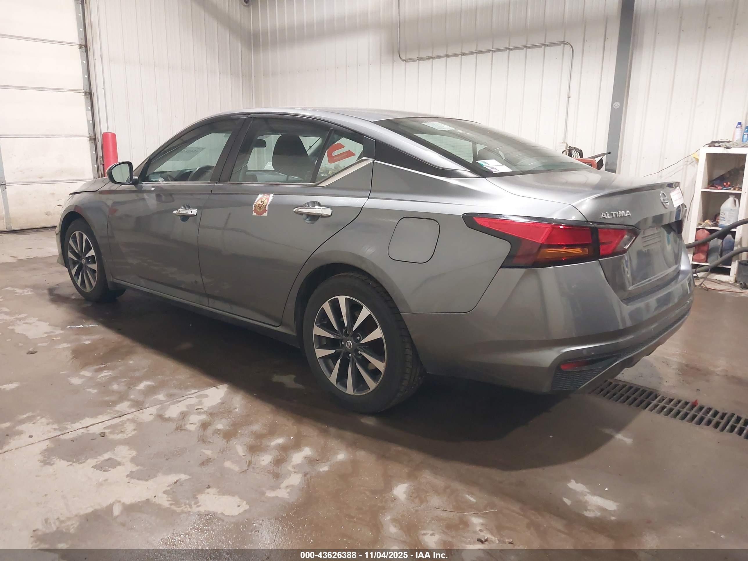 NISSAN ALTIMA image 3