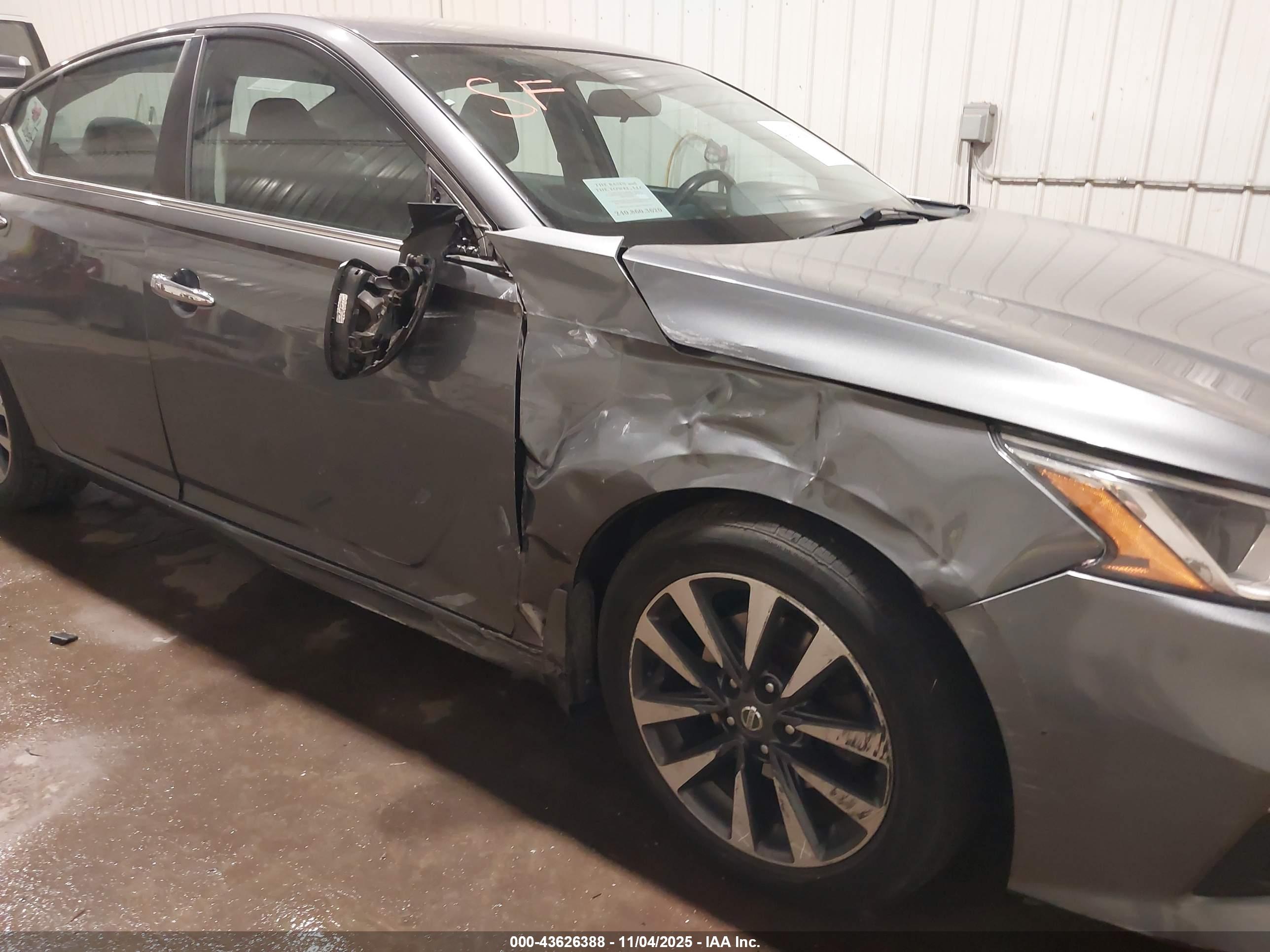 NISSAN ALTIMA image 6