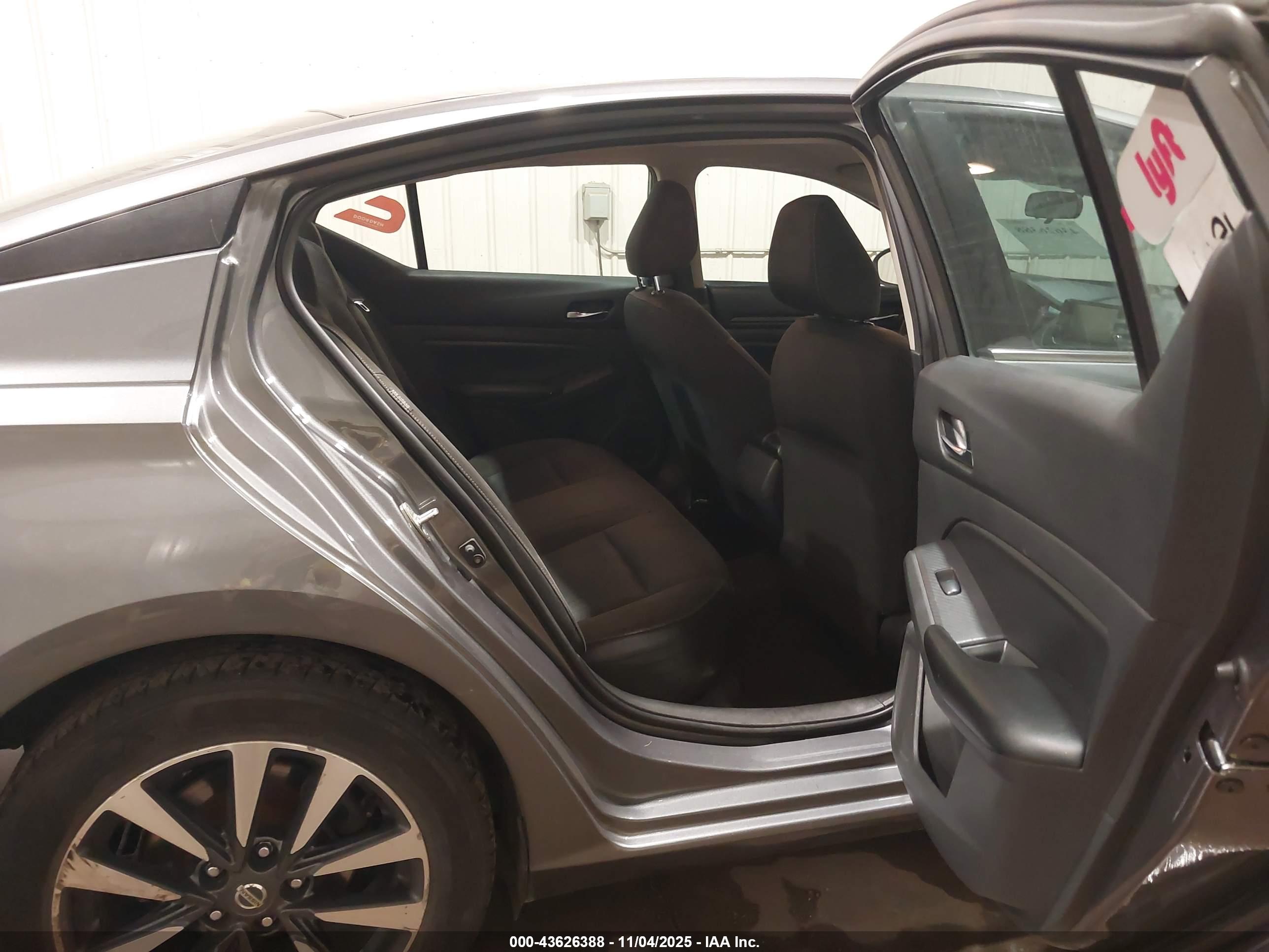 NISSAN ALTIMA image 8