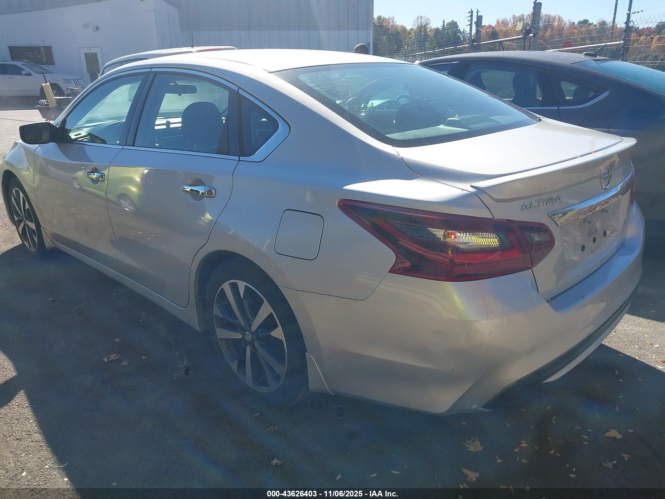 NISSAN ALTIMA image 3
