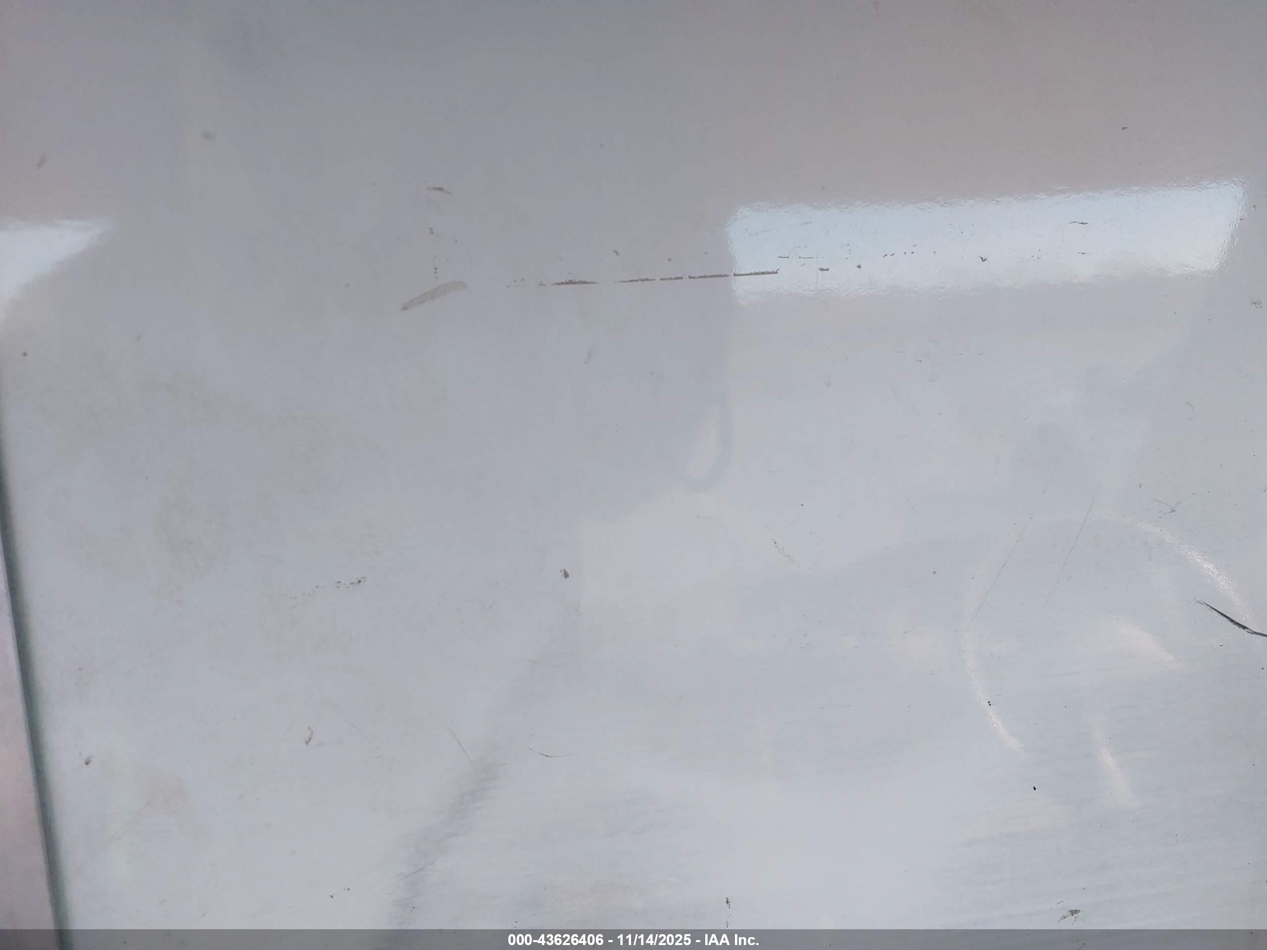 ISUZU COMMERCIAL image 8
