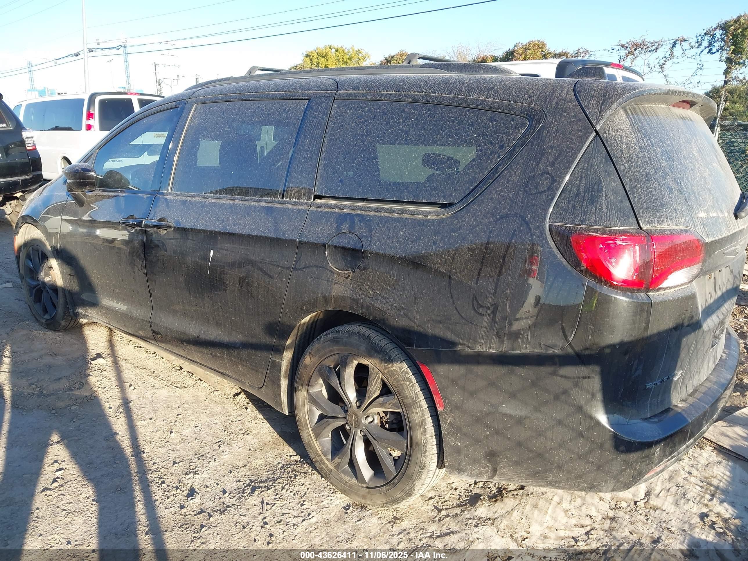 CHRYSLER PACIFICA image 3