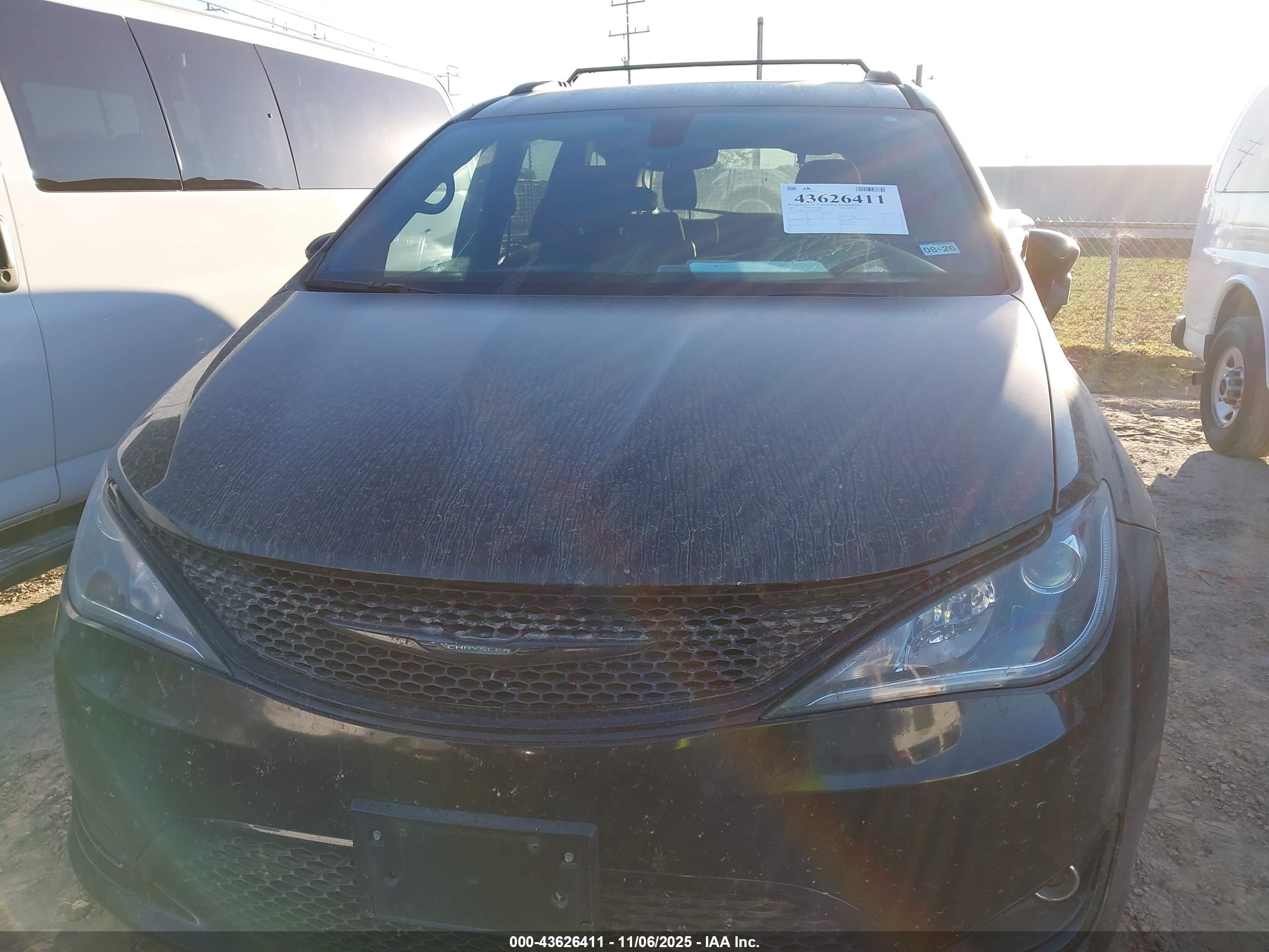 CHRYSLER PACIFICA image 6
