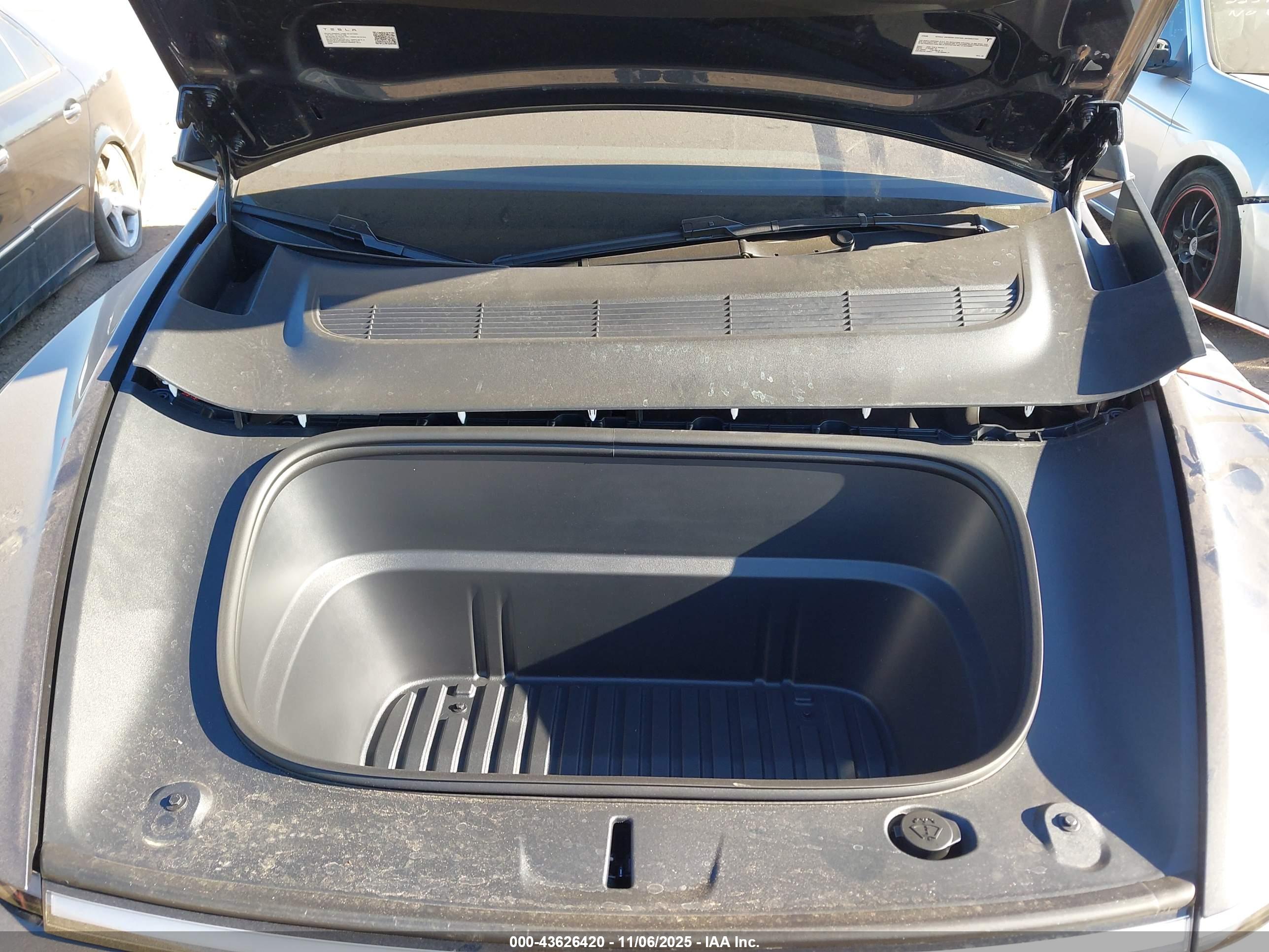TESLA MODEL image 10