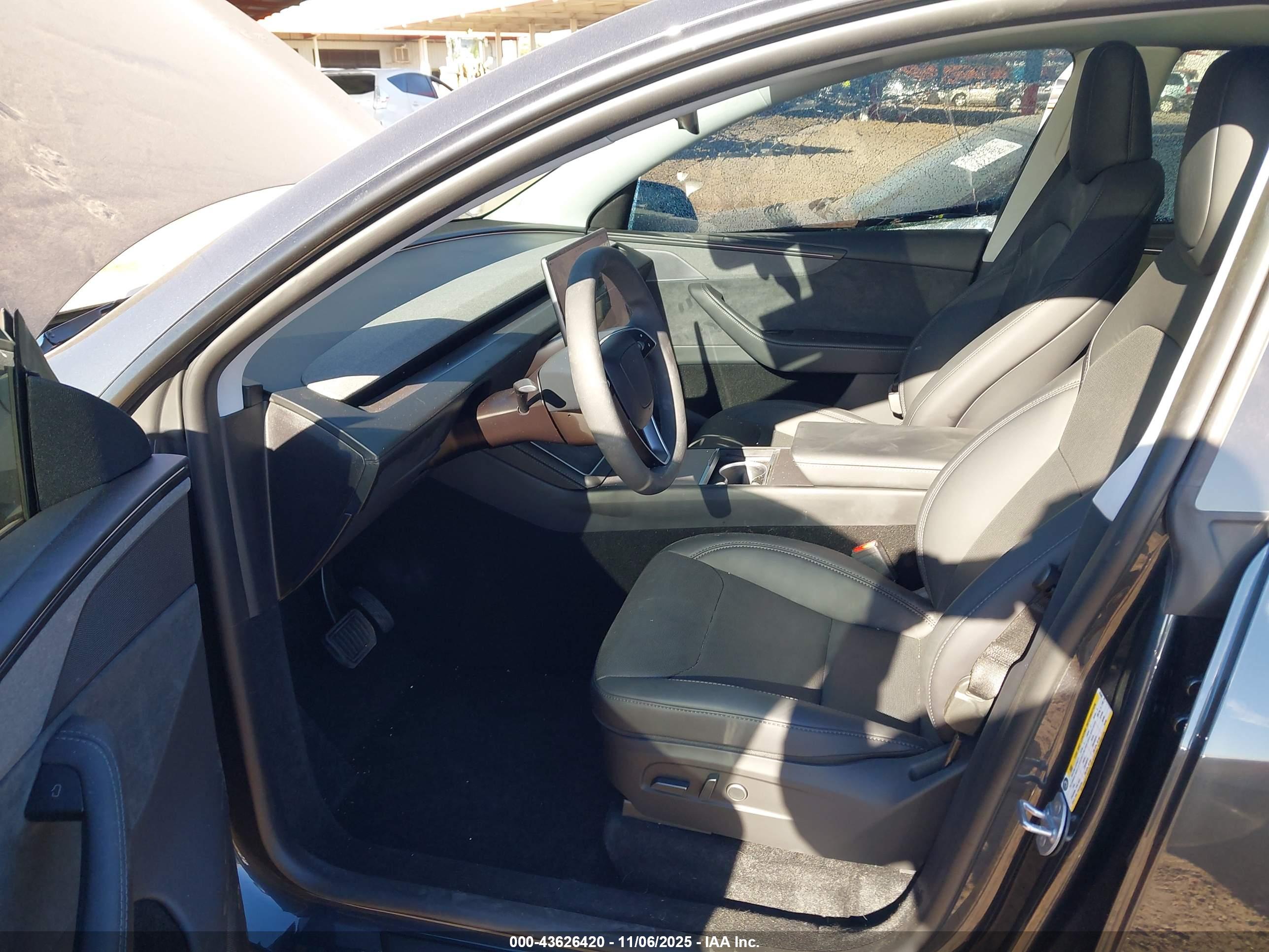 TESLA MODEL image 5
