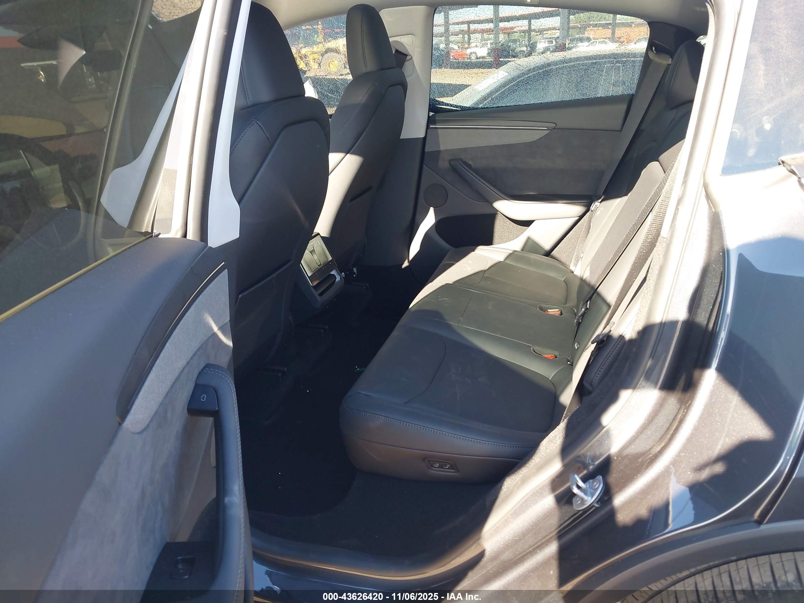 TESLA MODEL image 8